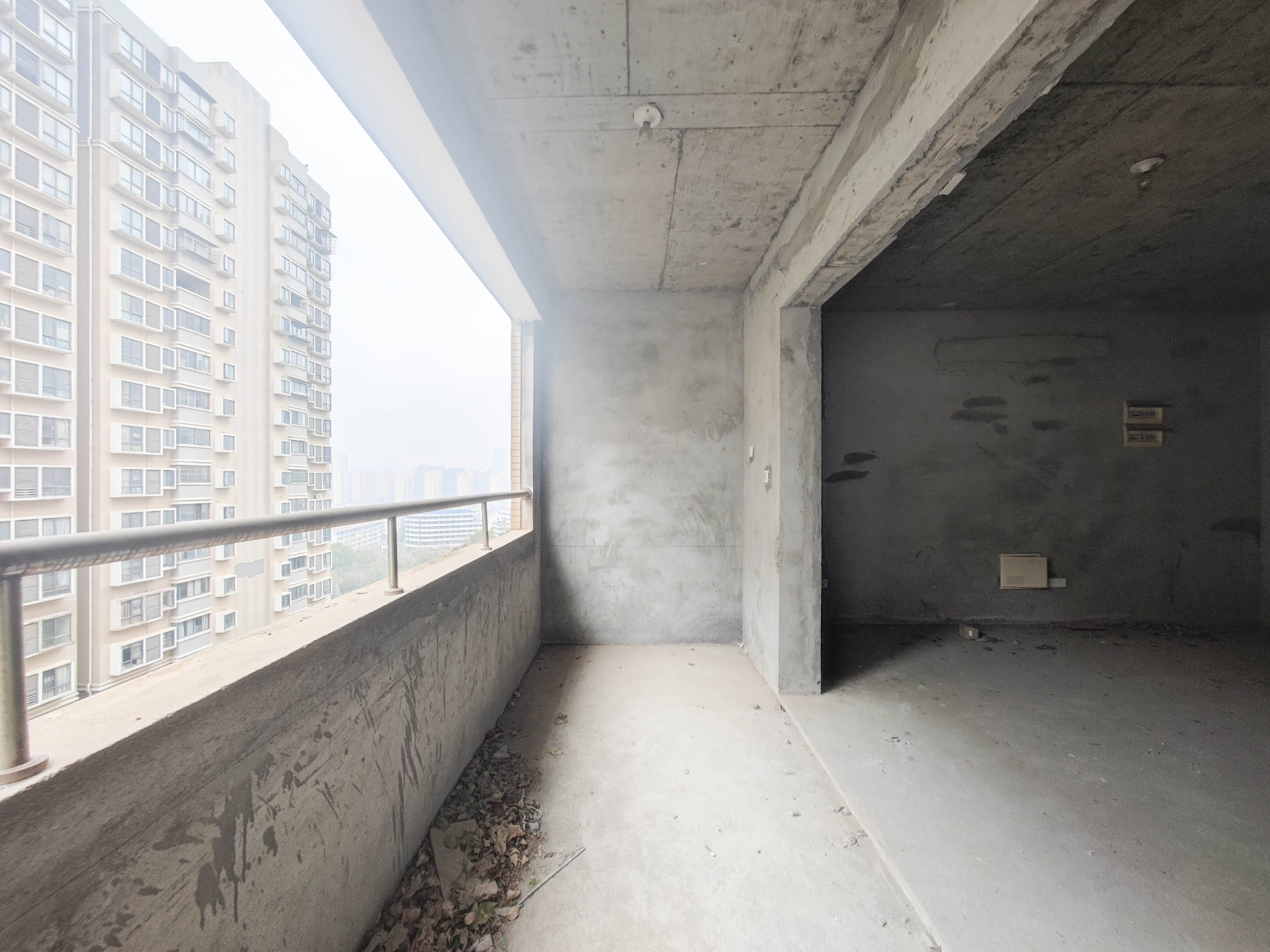 森林城  4室2厅2卫    160.0万 森林城  4室2厅2卫    160.0万阳台