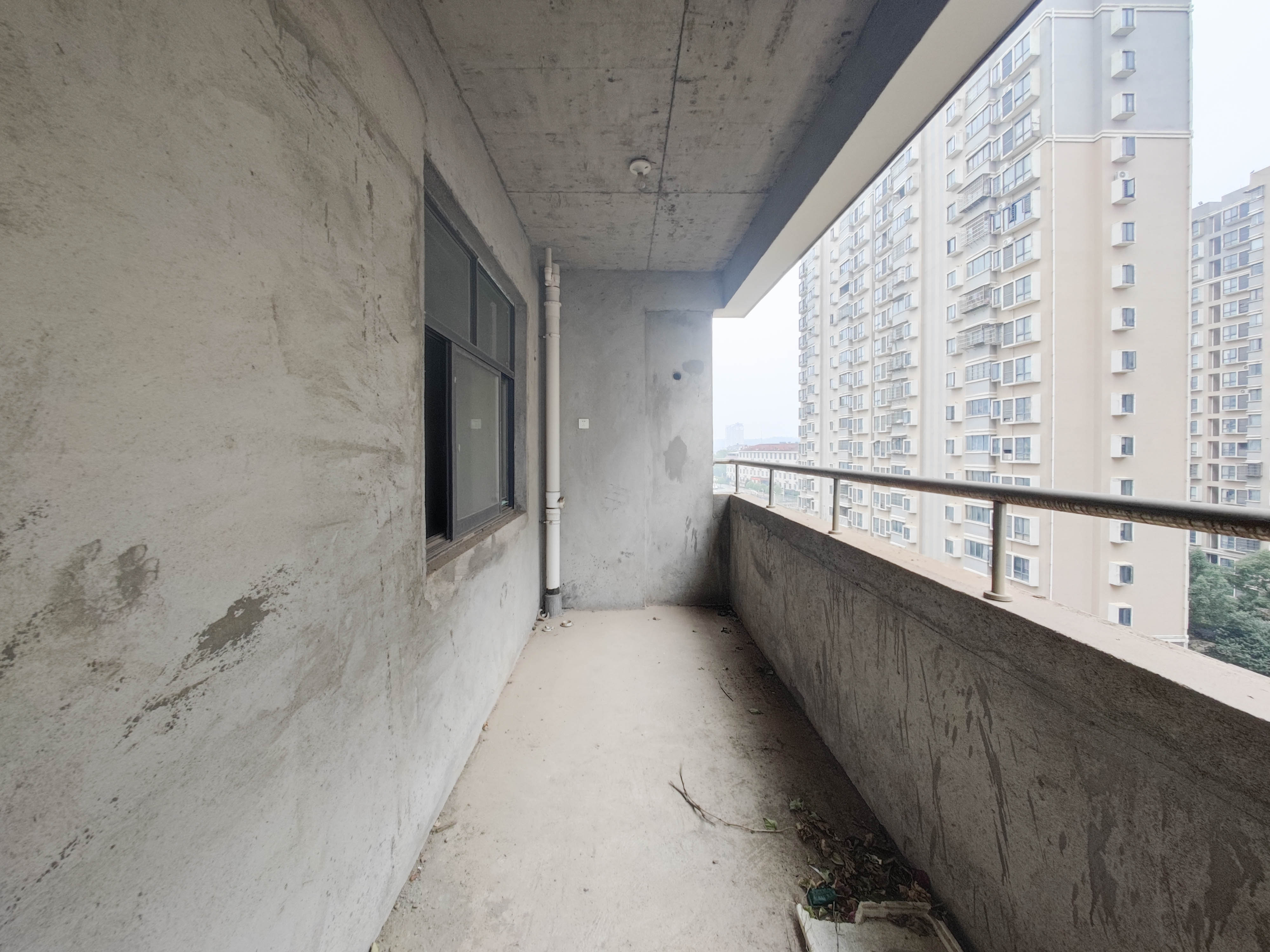 森林城  4室2厅2卫    160.0万 森林城  4室2厅2卫    160.0万阳台