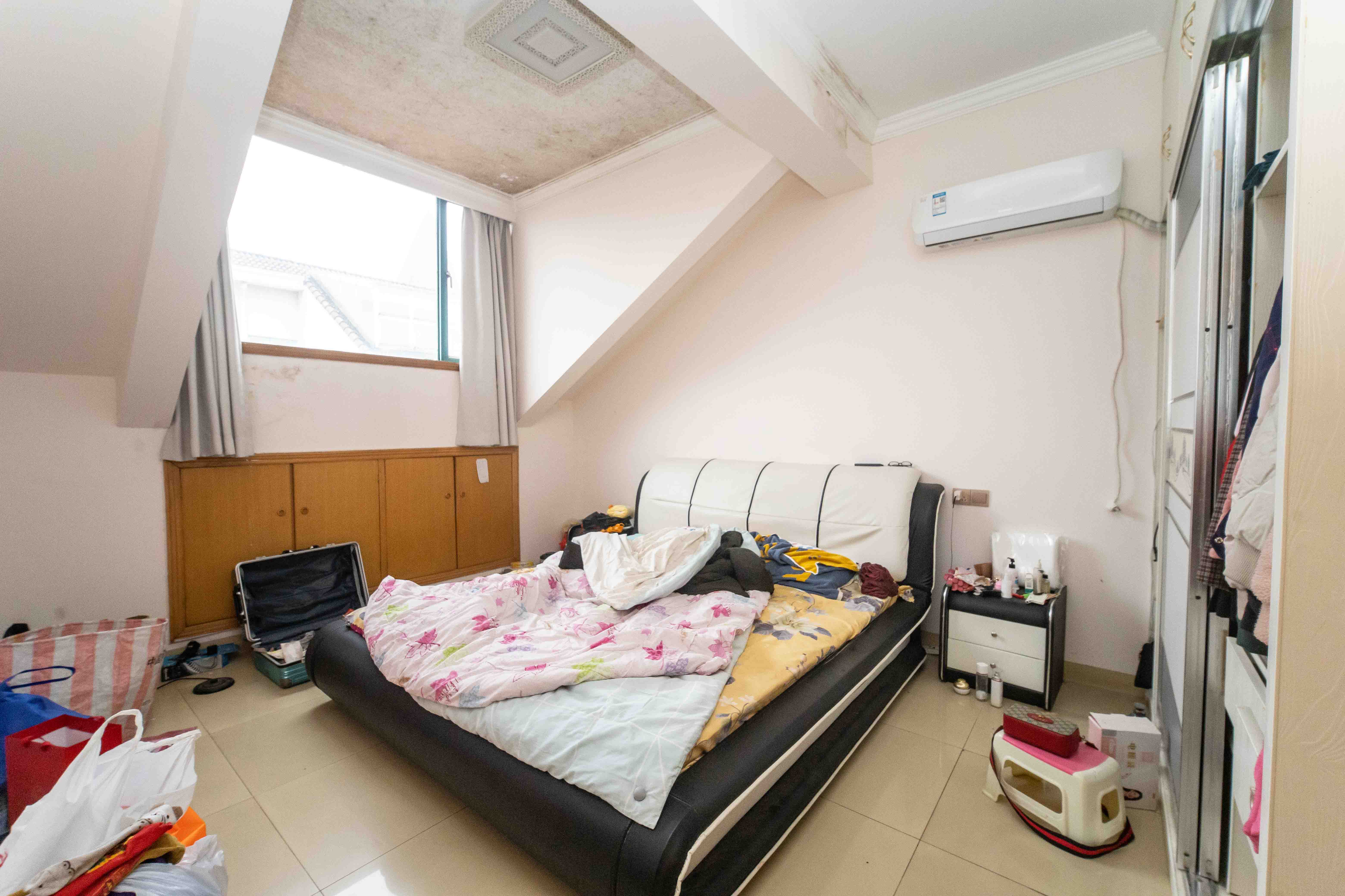 东方新城 4室2厅1卫 98.0万 东方新城 4室2厅1卫 98.0万卧室