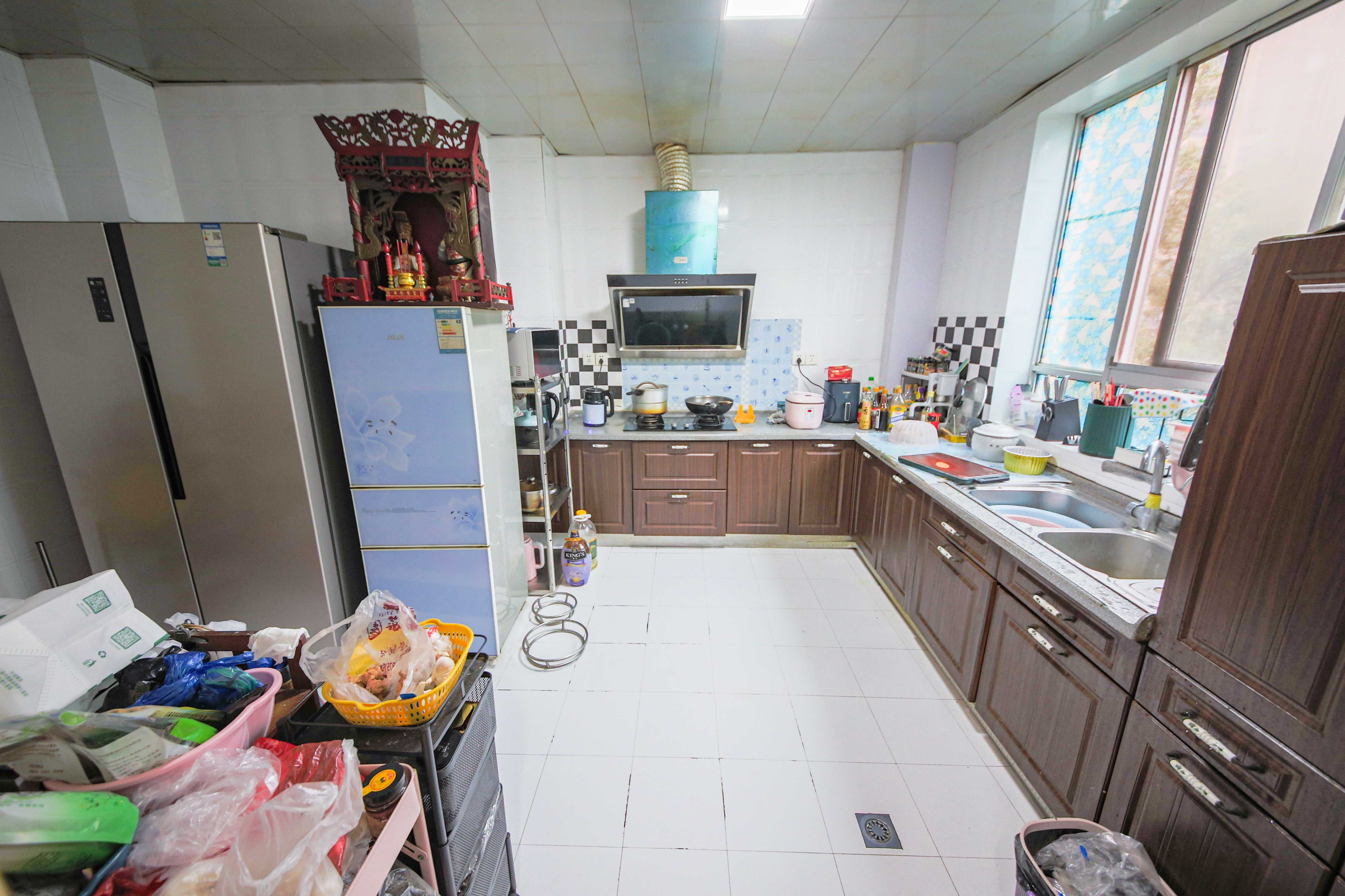 佳馨园  4室2厅2卫    238.0万 佳馨园  4室2厅2卫    238.0万厨房