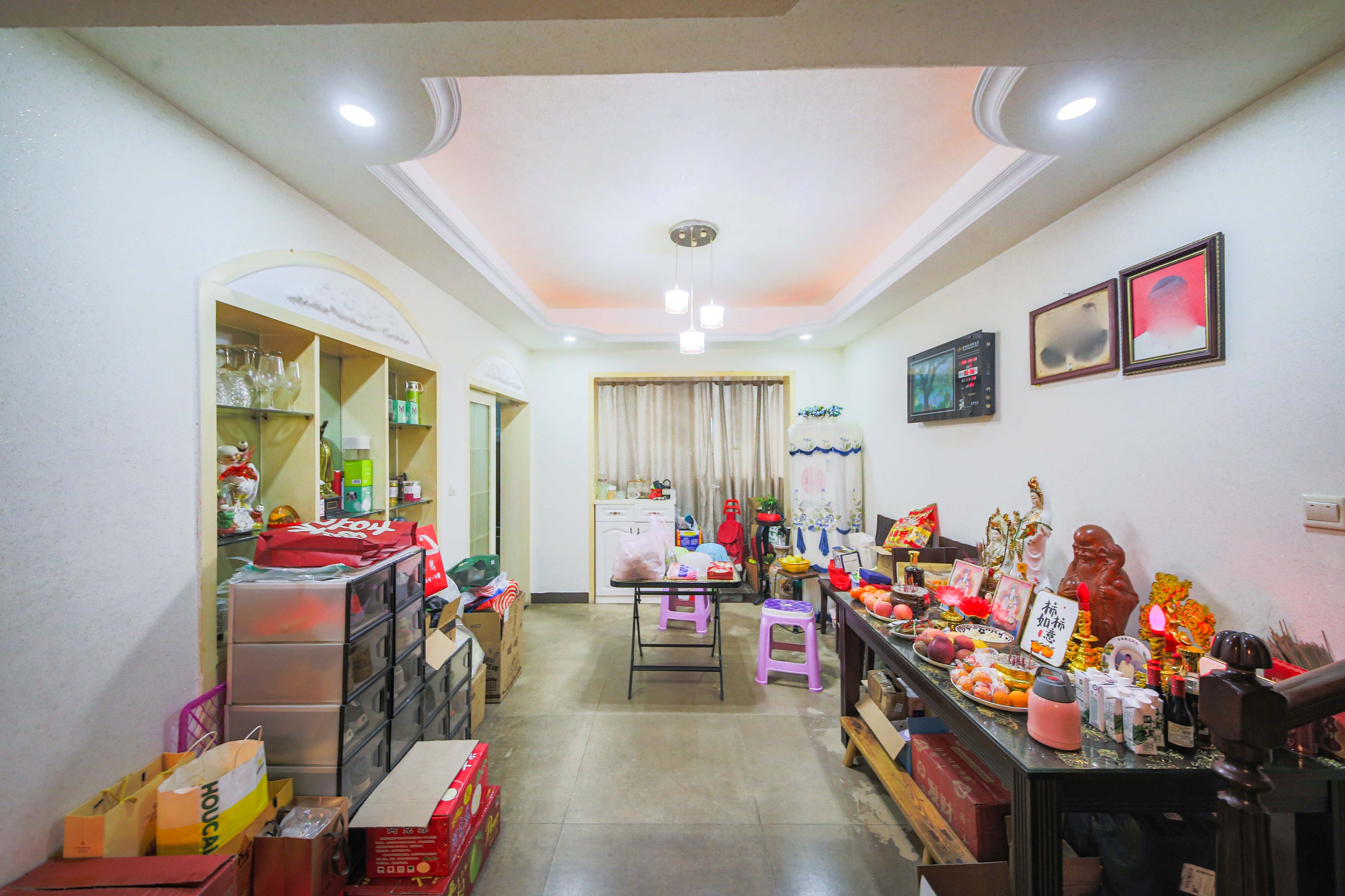 佳馨园  4室2厅2卫    238.0万 佳馨园  4室2厅2卫    238.0万客厅