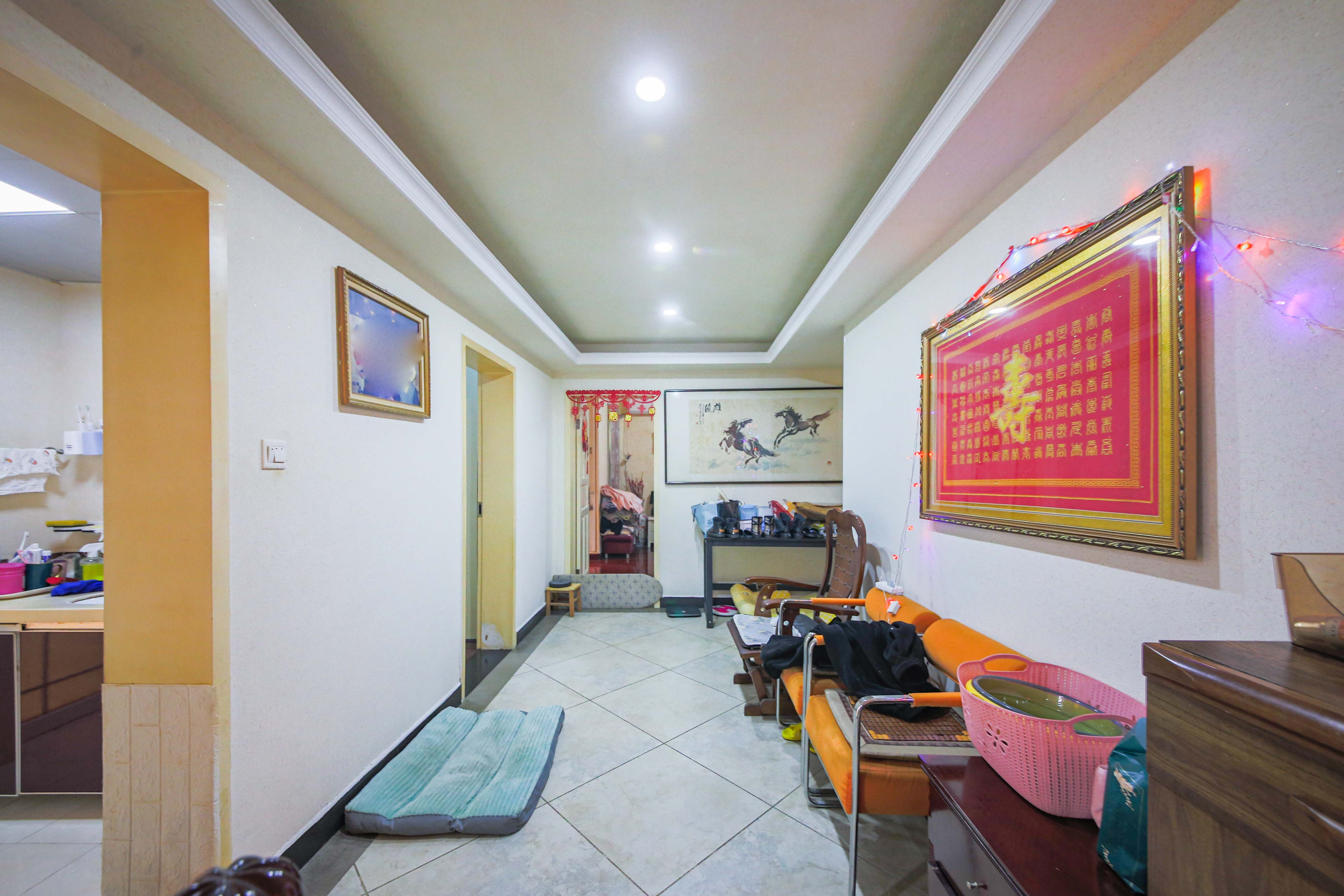 佳馨园  4室2厅2卫    238.0万 佳馨园  4室2厅2卫    238.0万客厅