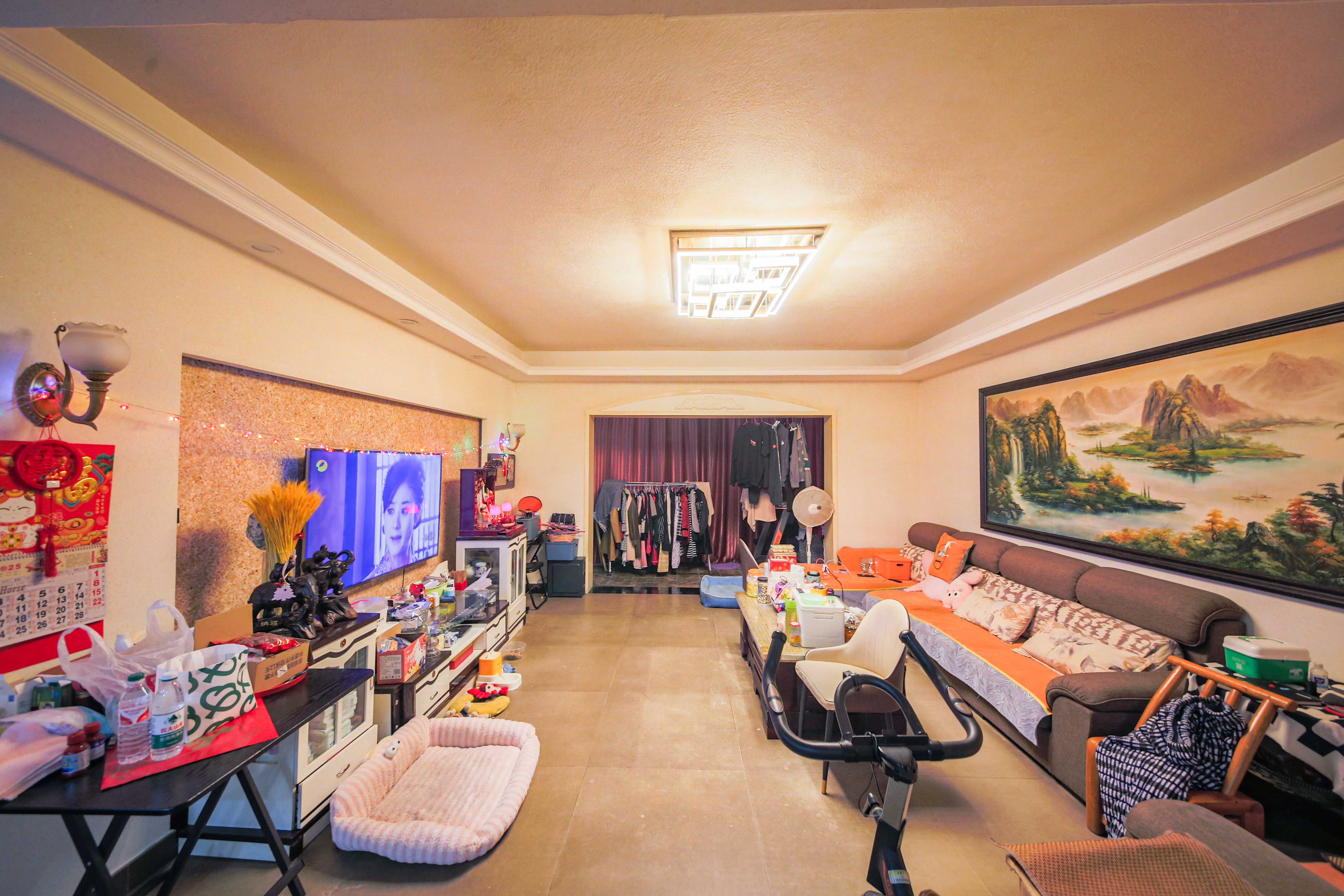 佳馨园  4室2厅2卫    238.0万 佳馨园  4室2厅2卫    238.0万客厅