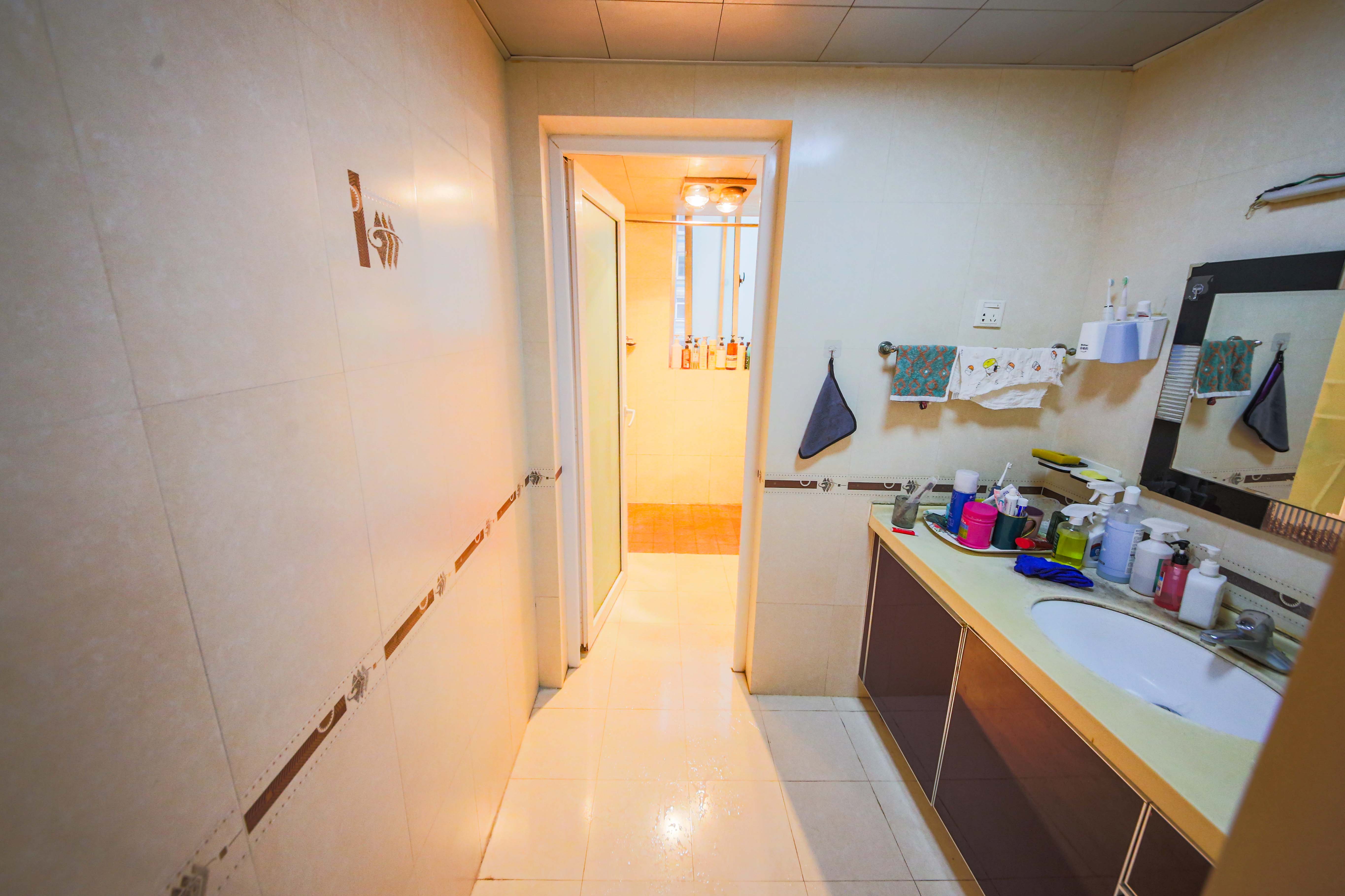 佳馨园  4室2厅2卫    238.0万 佳馨园  4室2厅2卫    238.0万卫生间