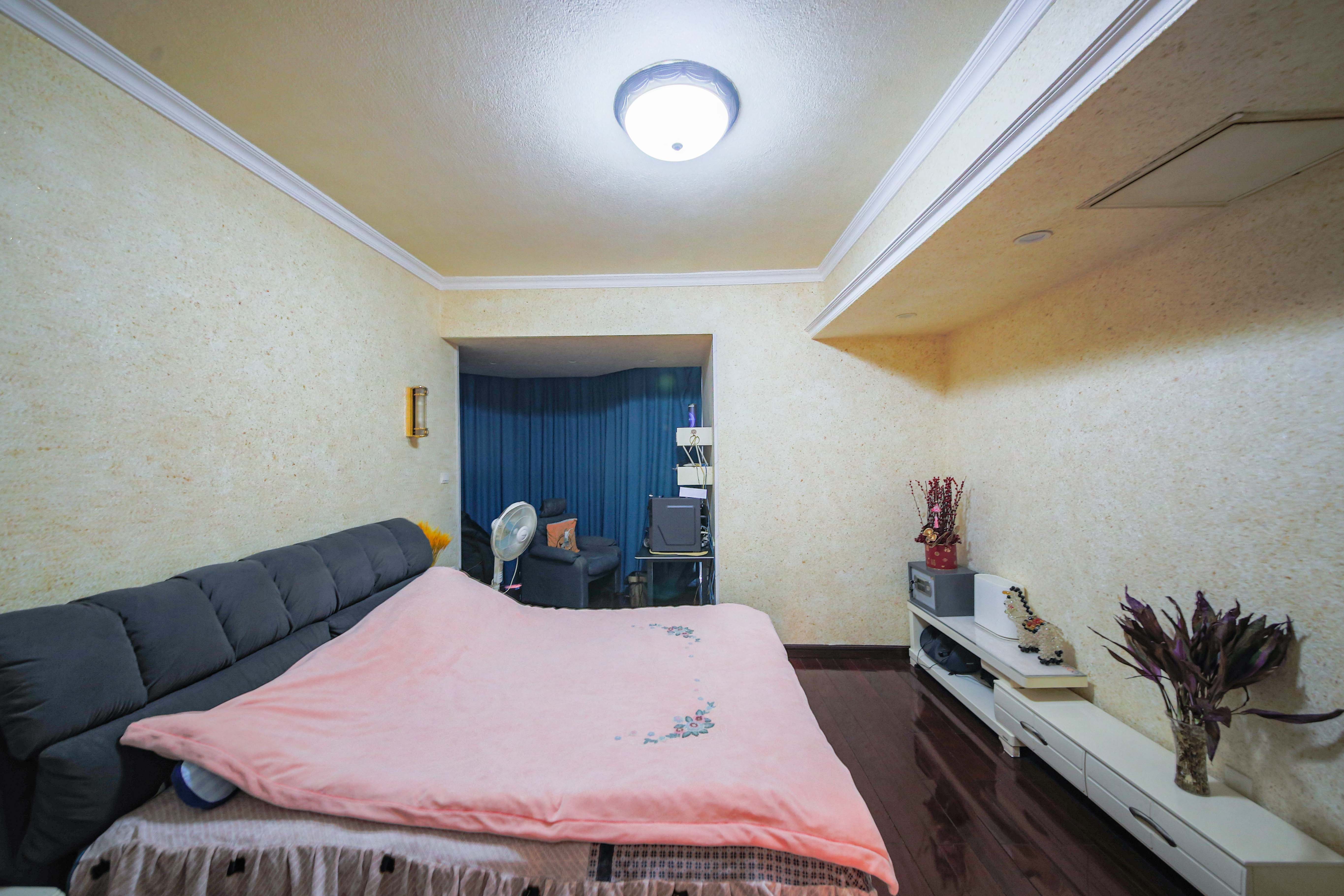 佳馨园  4室2厅2卫    238.0万 佳馨园  4室2厅2卫    238.0万卧室