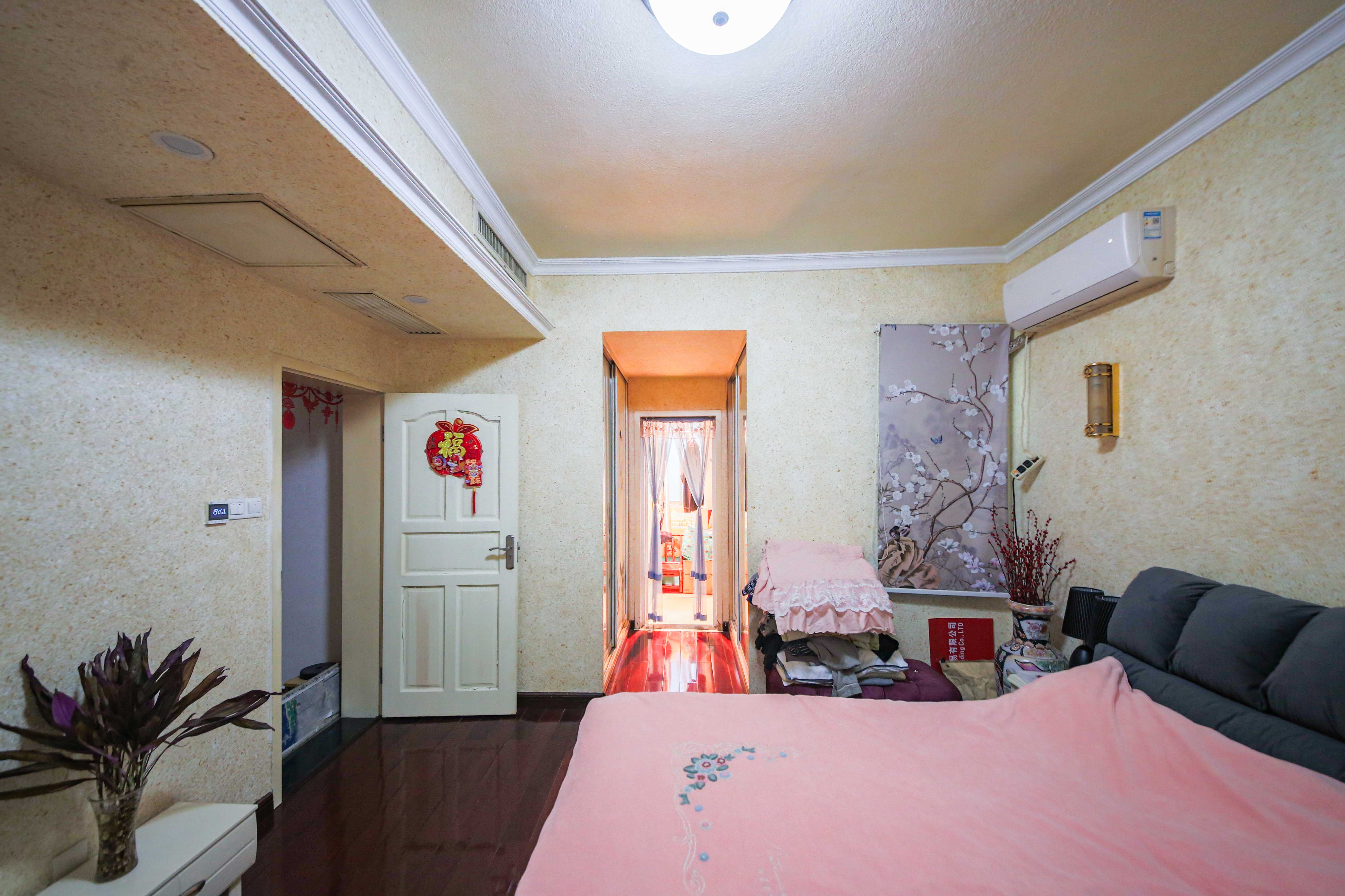 佳馨园  4室2厅2卫    238.0万 佳馨园  4室2厅2卫    238.0万卧室