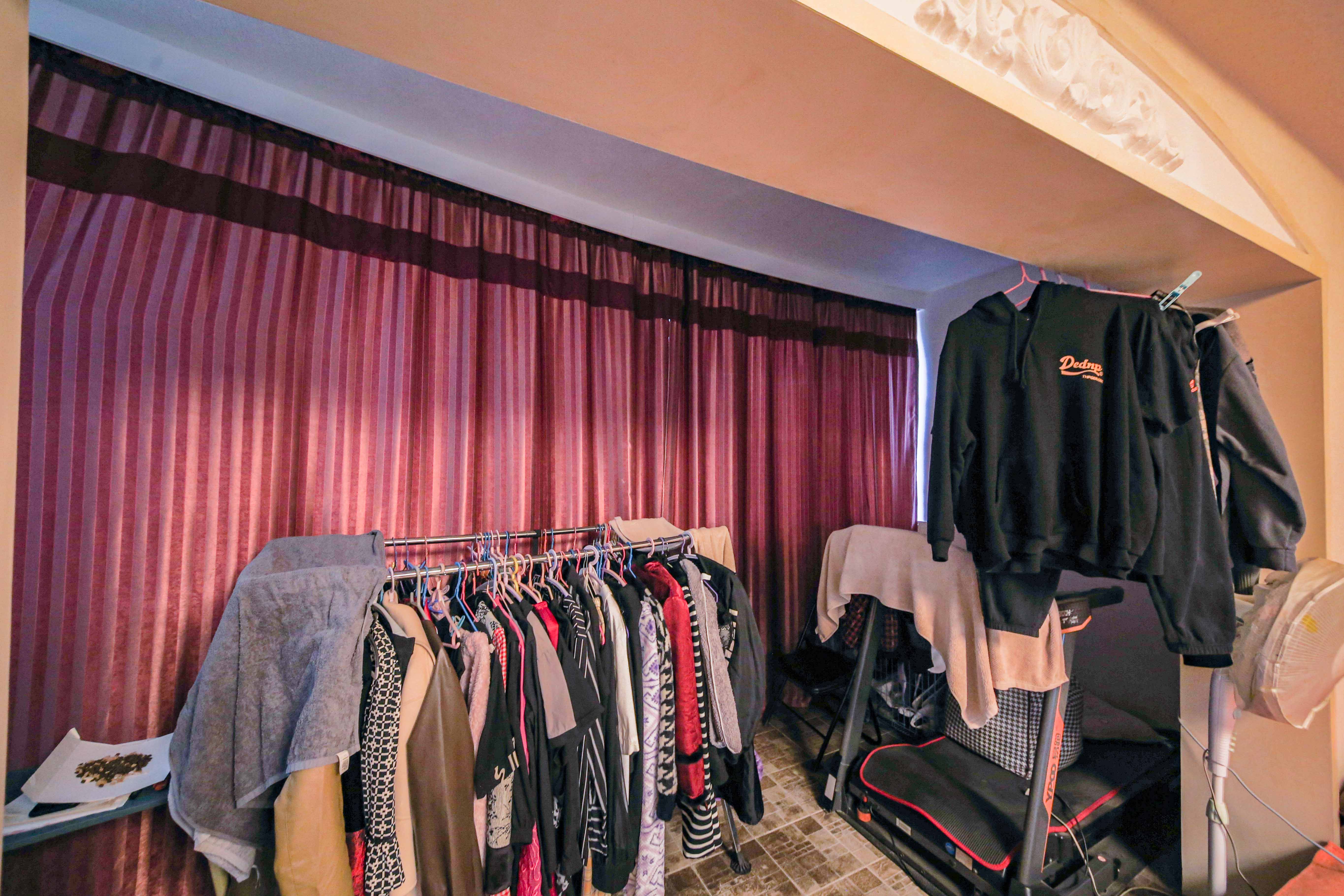 佳馨园  4室2厅2卫    238.0万 佳馨园  4室2厅2卫    238.0万阳台