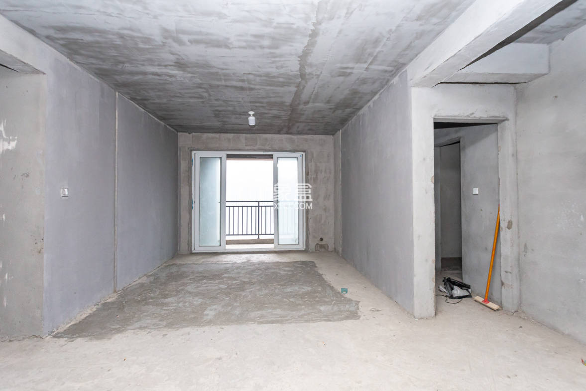 嘉宇银杉(嘉宇西苑) 4室2厅2卫 92.8万 嘉宇银杉(嘉宇西苑) 4室2厅2卫 92.8万客厅