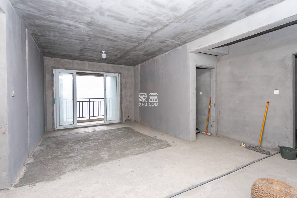 嘉宇银杉(嘉宇西苑) 4室2厅2卫 92.8万 嘉宇银杉(嘉宇西苑) 4室2厅2卫 92.8万客厅