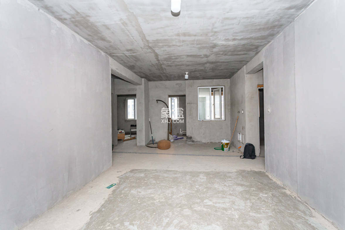 嘉宇银杉(嘉宇西苑) 4室2厅2卫 92.8万 嘉宇银杉(嘉宇西苑) 4室2厅2卫 92.8万客厅