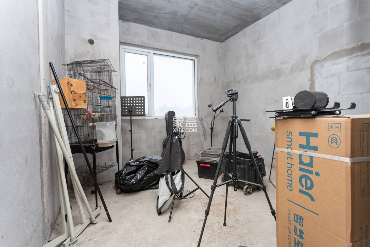 嘉宇银杉(嘉宇西苑) 4室2厅2卫 92.8万 嘉宇银杉(嘉宇西苑) 4室2厅2卫 92.8万卧室