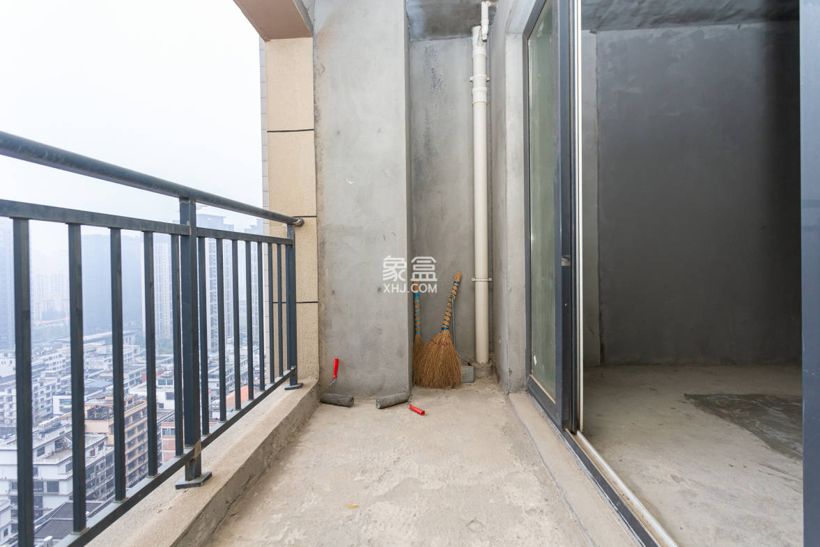 嘉宇银杉(嘉宇西苑) 4室2厅2卫 92.8万 嘉宇银杉(嘉宇西苑) 4室2厅2卫 92.8万阳台