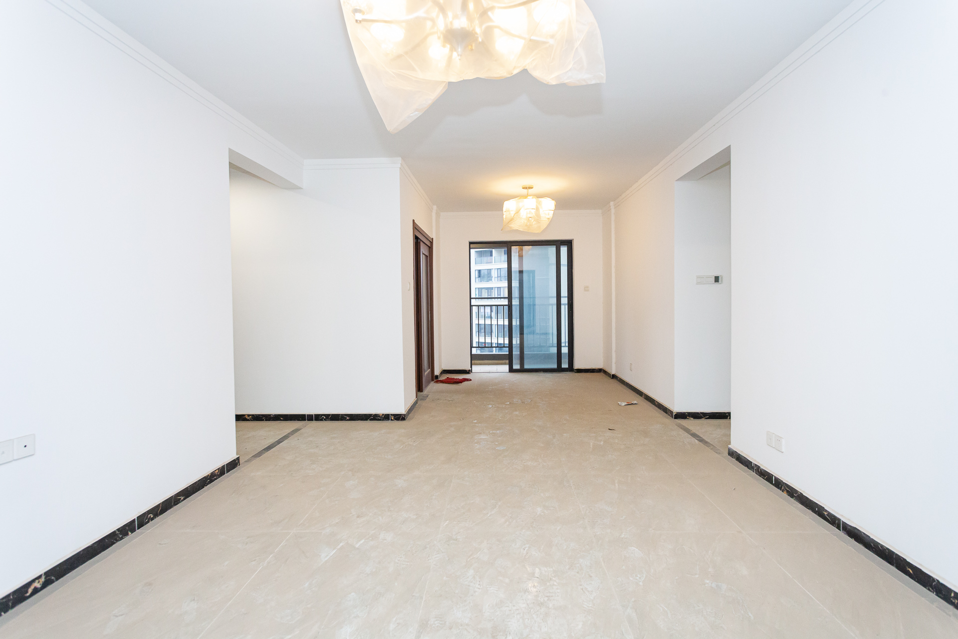 万润滨江天著  4室2厅2卫    145.0万 万润滨江天著  4室2厅2卫    145.0万客厅