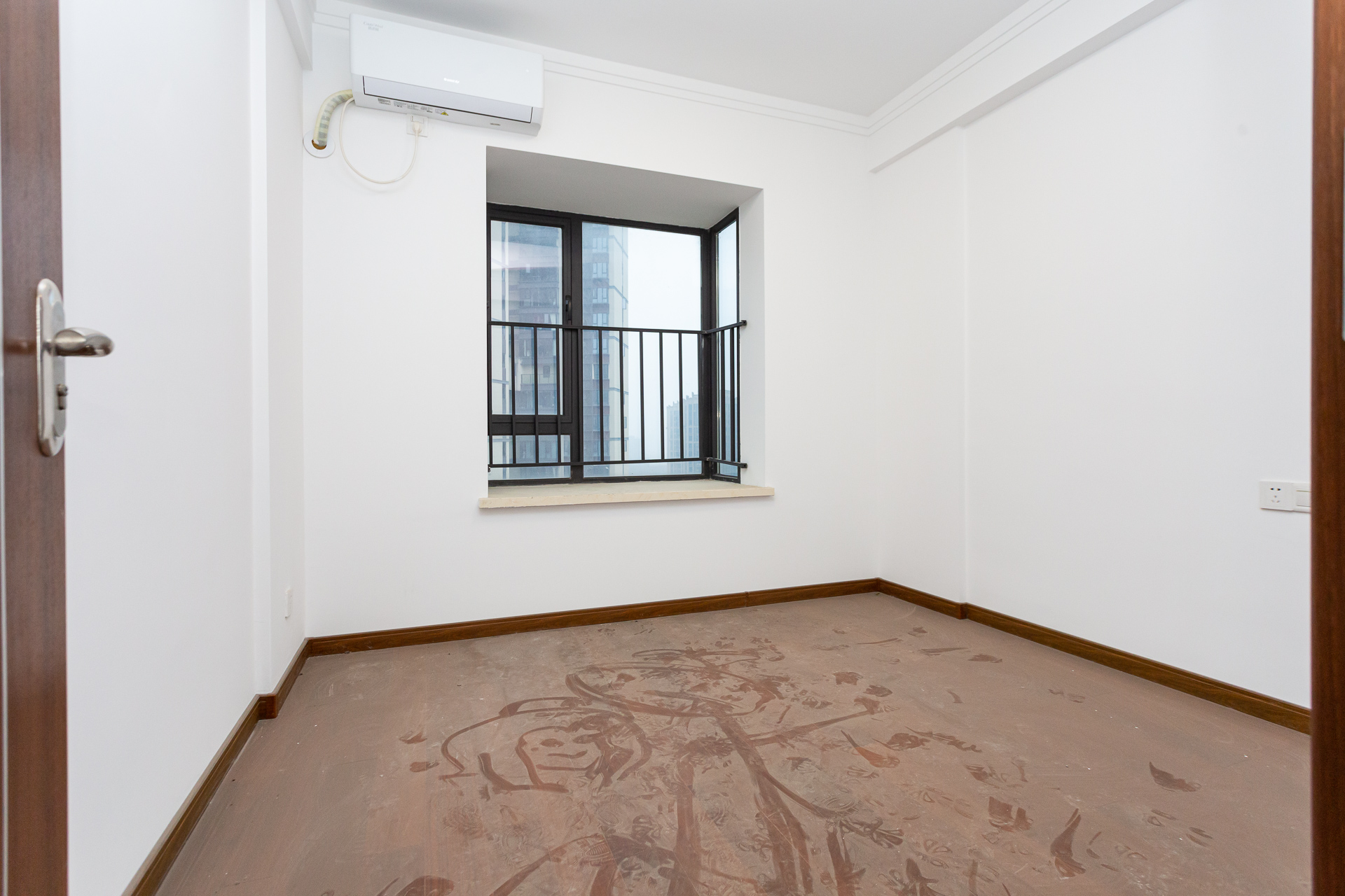 万润滨江天著  4室2厅2卫    145.0万 万润滨江天著  4室2厅2卫    145.0万卧室