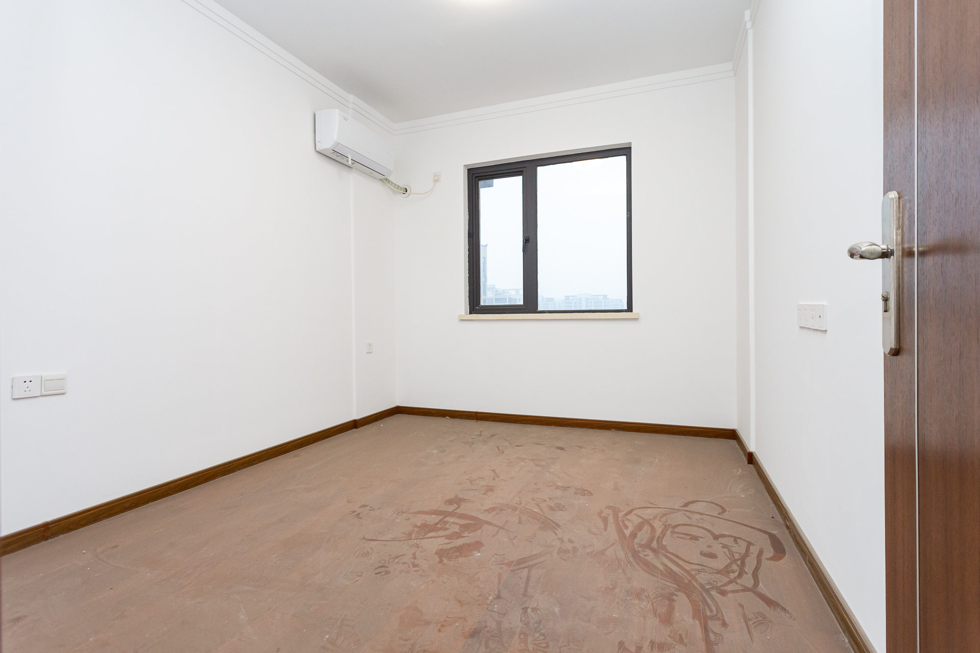 万润滨江天著  4室2厅2卫    145.0万 万润滨江天著  4室2厅2卫    145.0万卧室