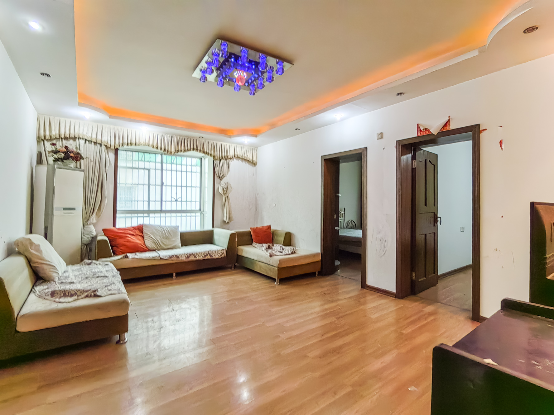 中南汽车世界  3室2厅1卫    39.8万 中南汽车世界  3室2厅1卫    39.8万