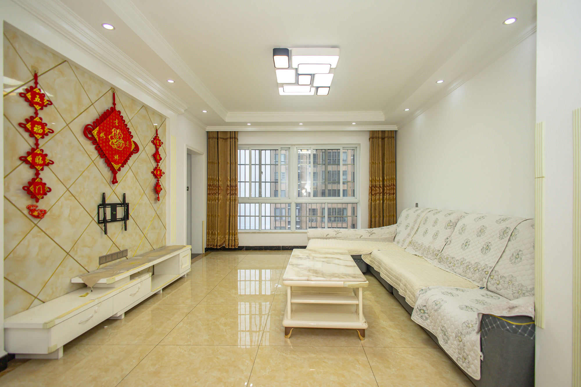 楚天世纪城西苑  3室2厅2卫    67.5万 楚天世纪城西苑  3室2厅2卫    67.5万客厅