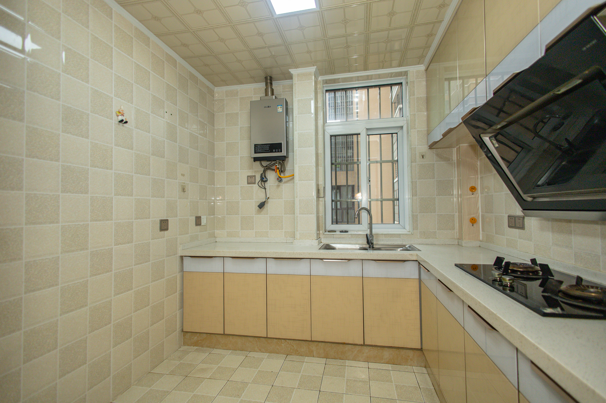 楚天世纪城西苑  3室2厅2卫    67.5万 楚天世纪城西苑  3室2厅2卫    67.5万厨房