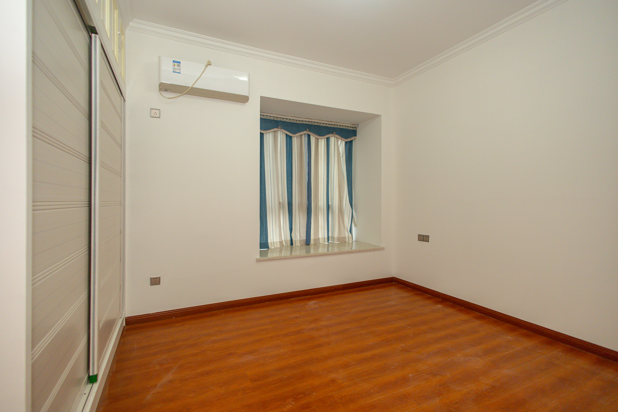 楚天世纪城西苑  3室2厅2卫    67.5万 楚天世纪城西苑  3室2厅2卫    67.5万卧室