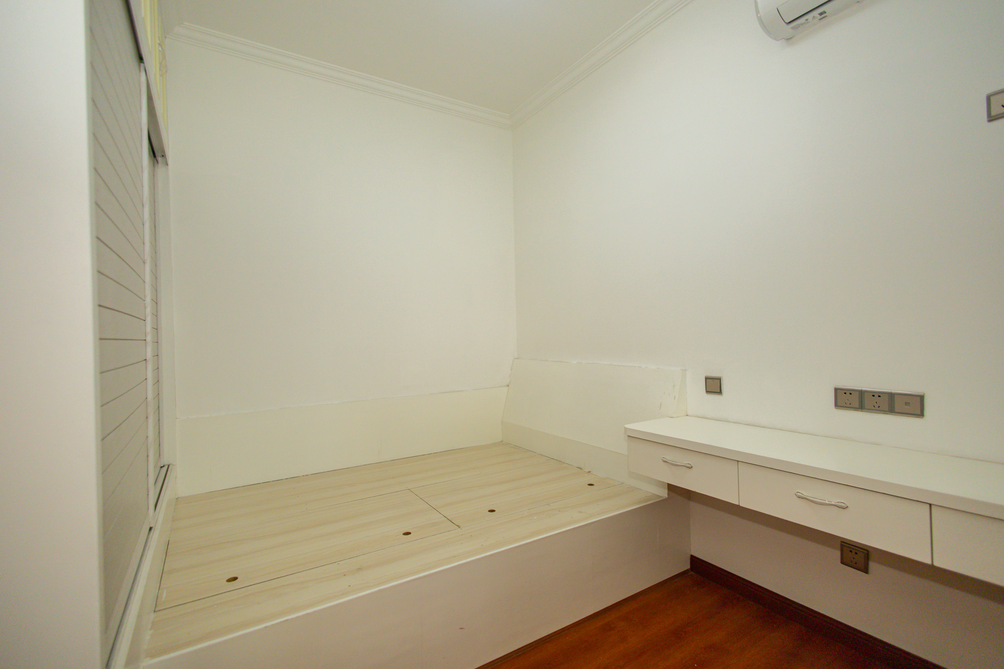 楚天世纪城西苑  3室2厅2卫    67.5万 楚天世纪城西苑  3室2厅2卫    67.5万卧室