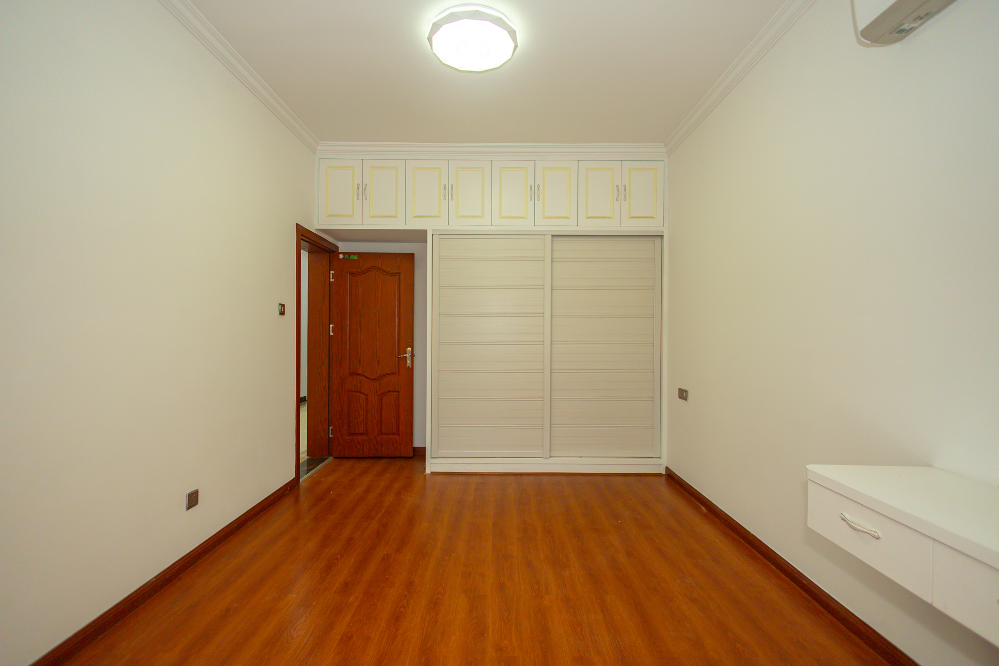 楚天世纪城西苑  3室2厅2卫    67.5万 楚天世纪城西苑  3室2厅2卫    67.5万卧室