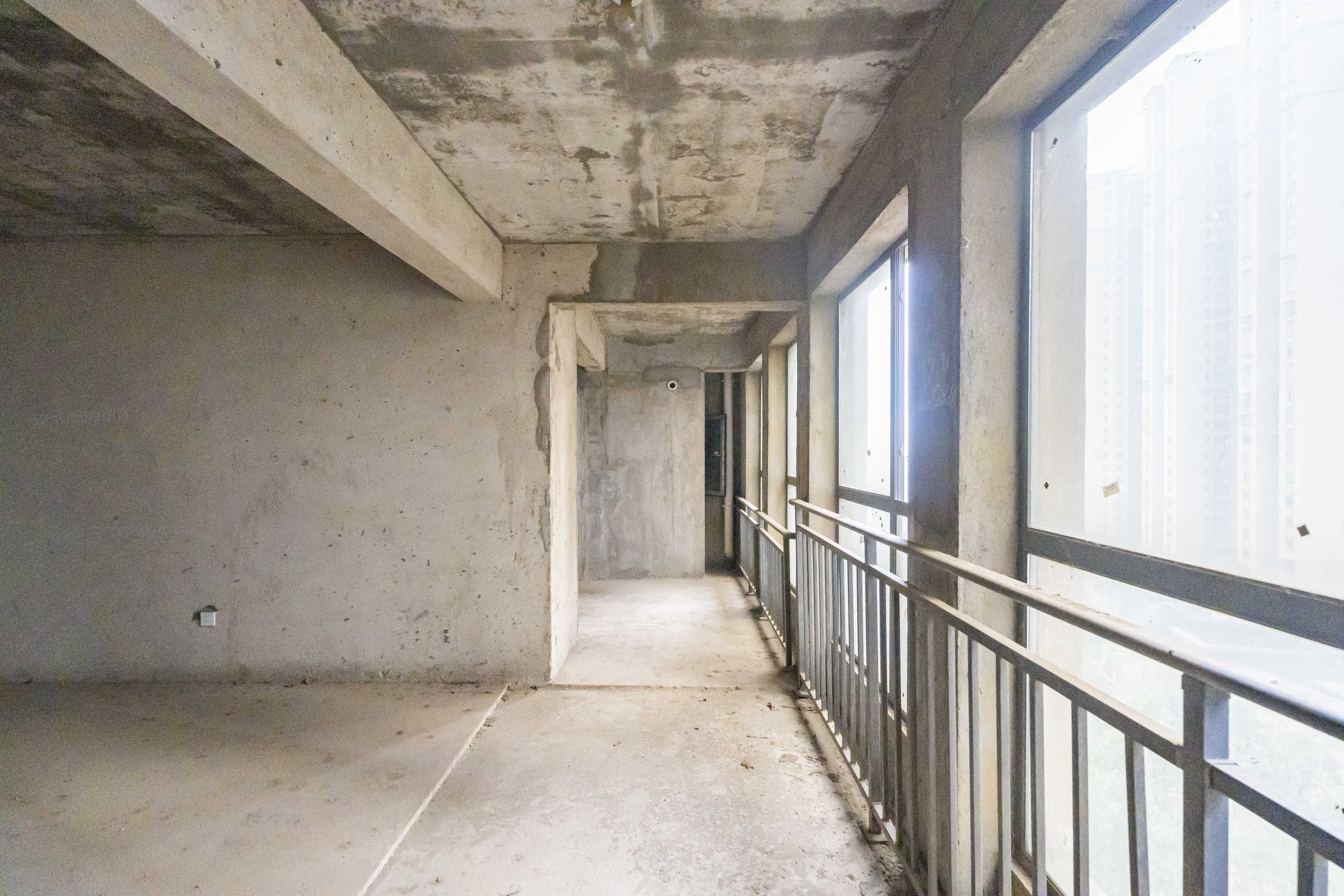 悦湖山  5室2厅2卫    118.0万 悦湖山  5室2厅2卫    118.0万阳台