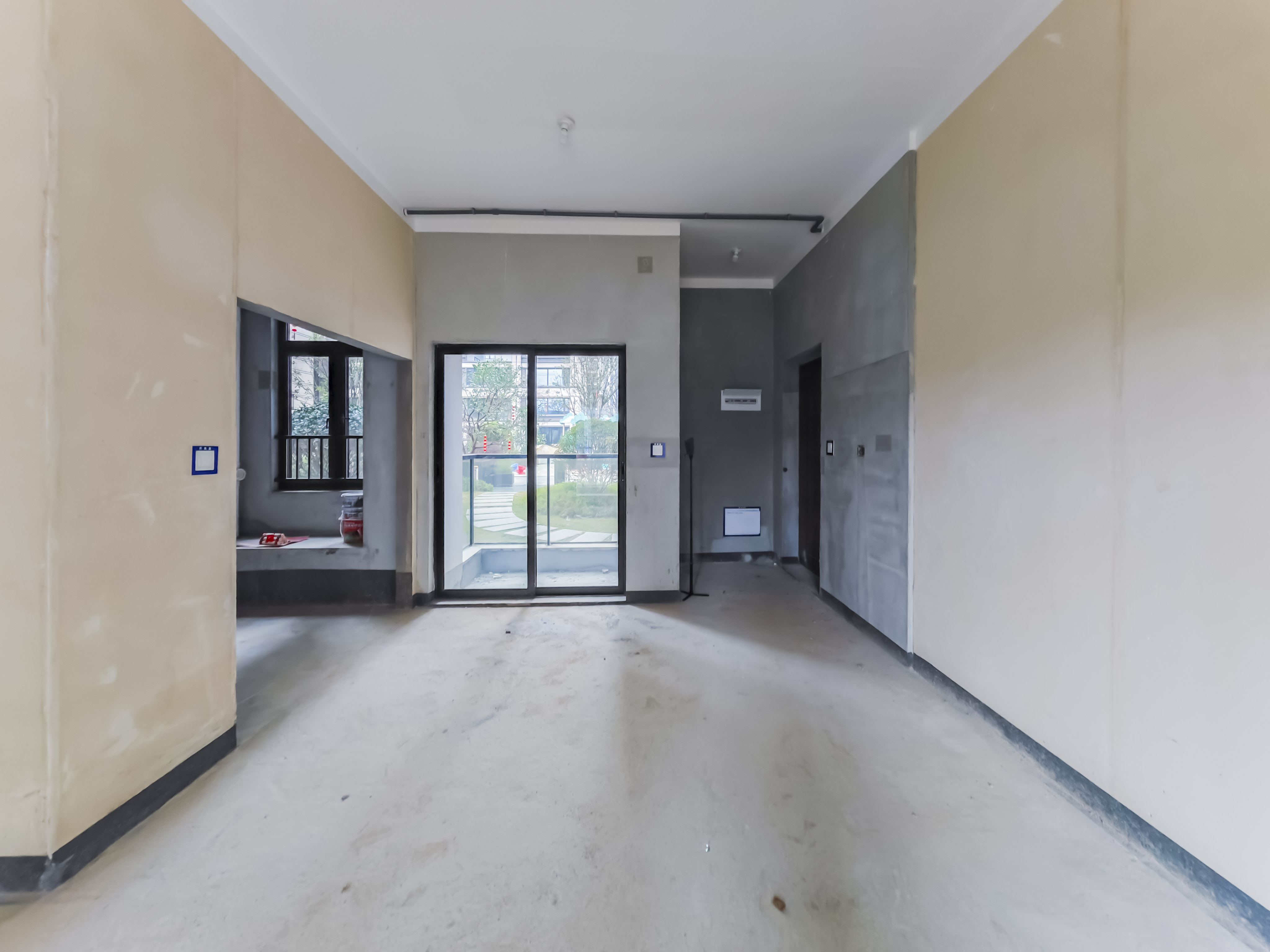 建发玖洲观澜  4室2厅2卫   180.00万