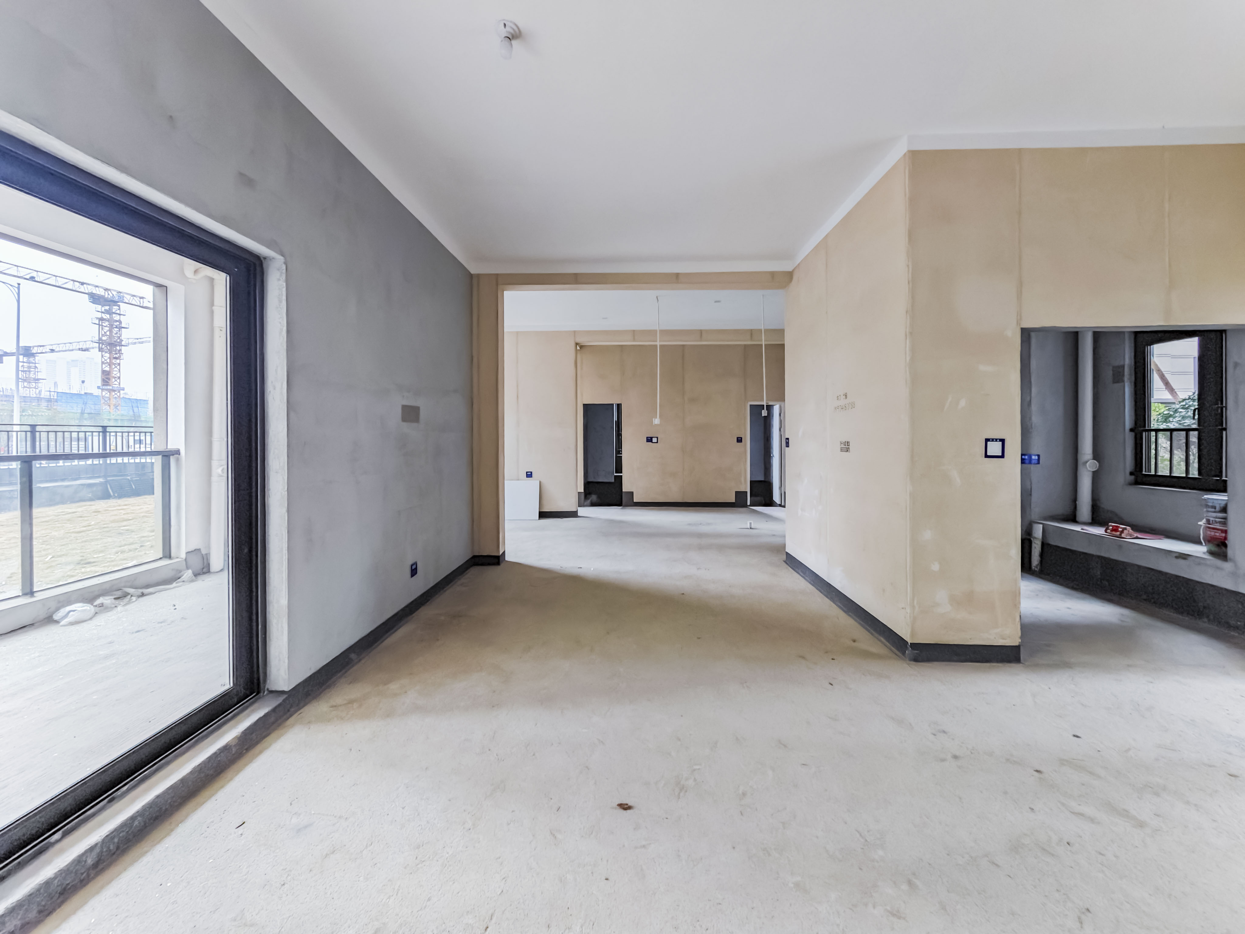 建发玖洲观澜  4室2厅2卫   180.00万其他