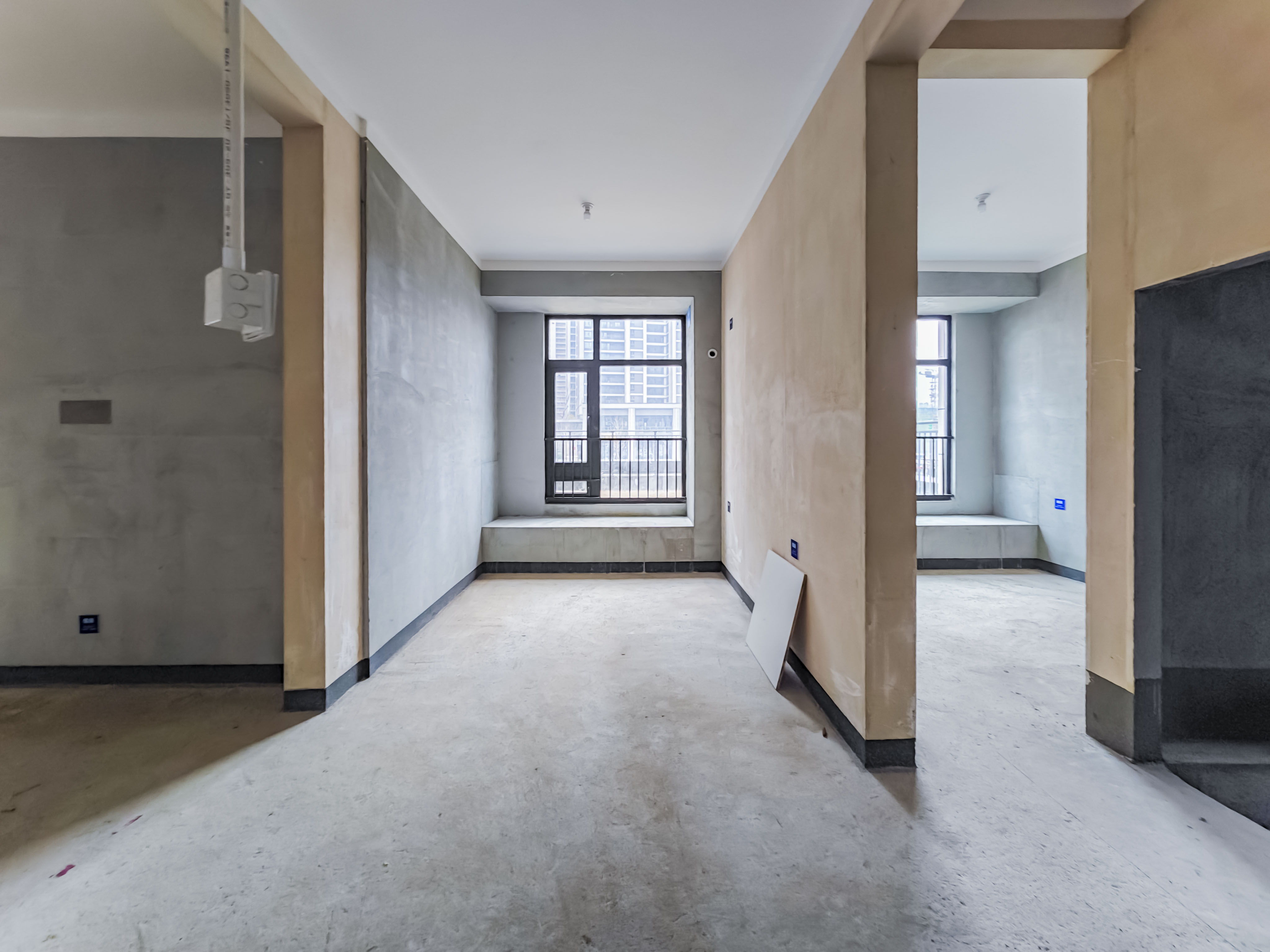建发玖洲观澜  4室2厅2卫   180.00万其他