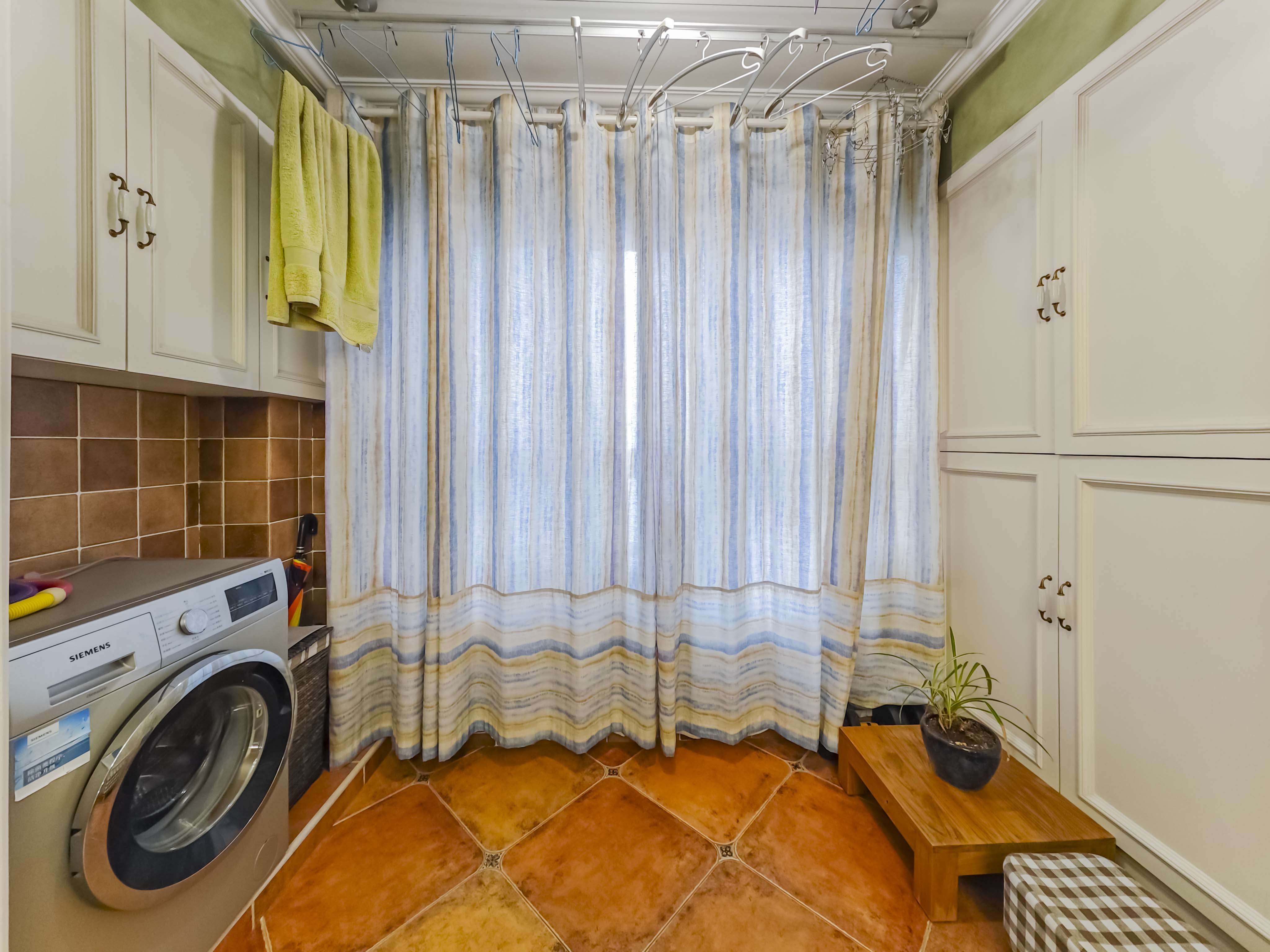 香樟兰亭(朗峰苑) 3室2厅1卫 98.0万 香樟兰亭(朗峰苑) 3室2厅1卫 98.0万其他