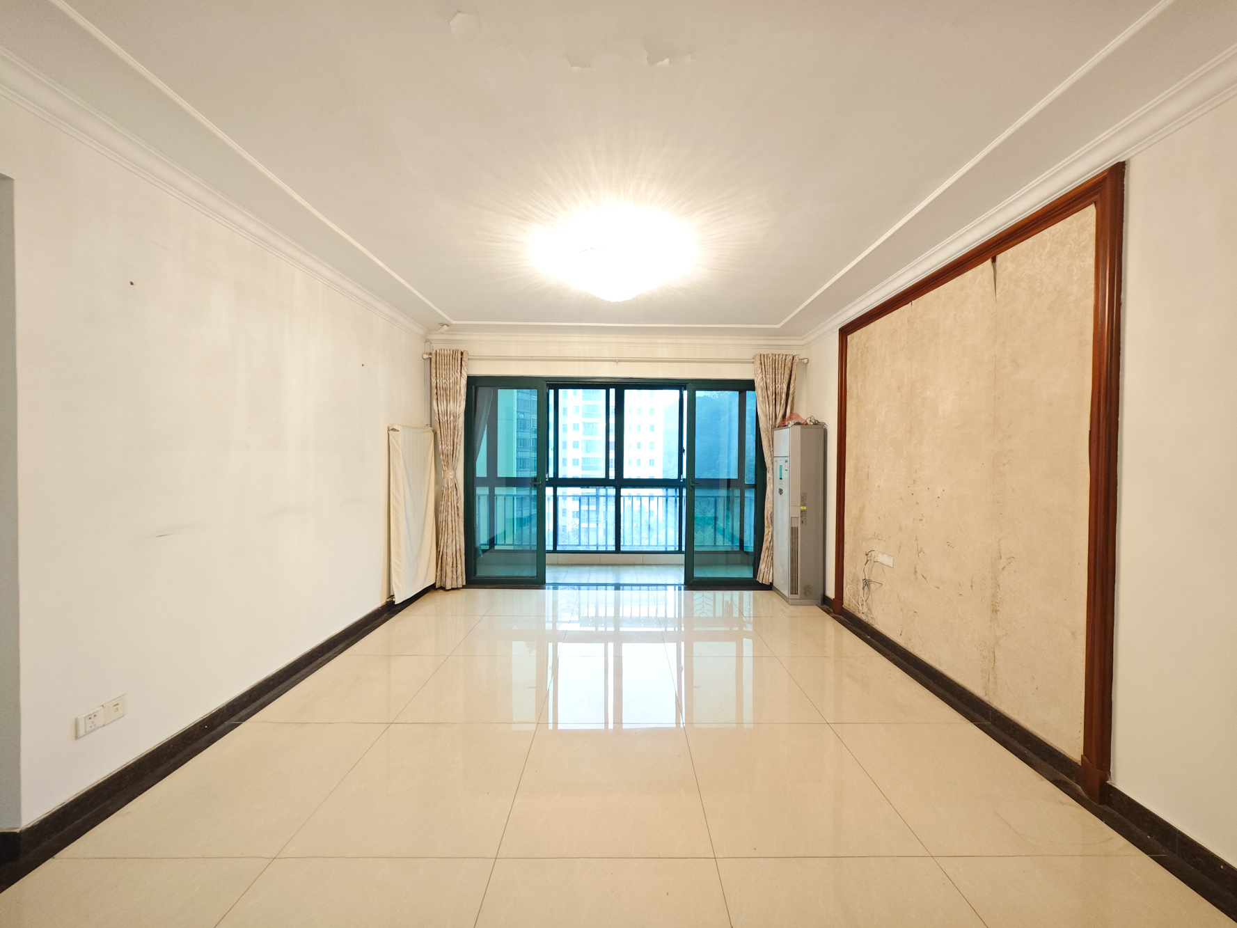 恒大城 5室2厅2卫 132.0万 恒大城 5室2厅2卫 132.0万客厅