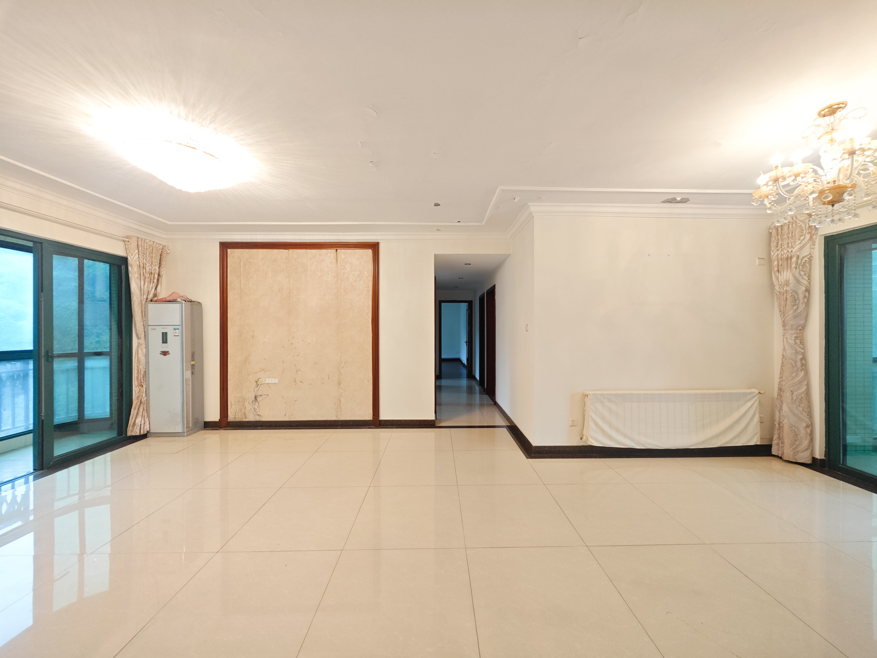 恒大城 5室2厅2卫 132.0万 恒大城 5室2厅2卫 132.0万客厅