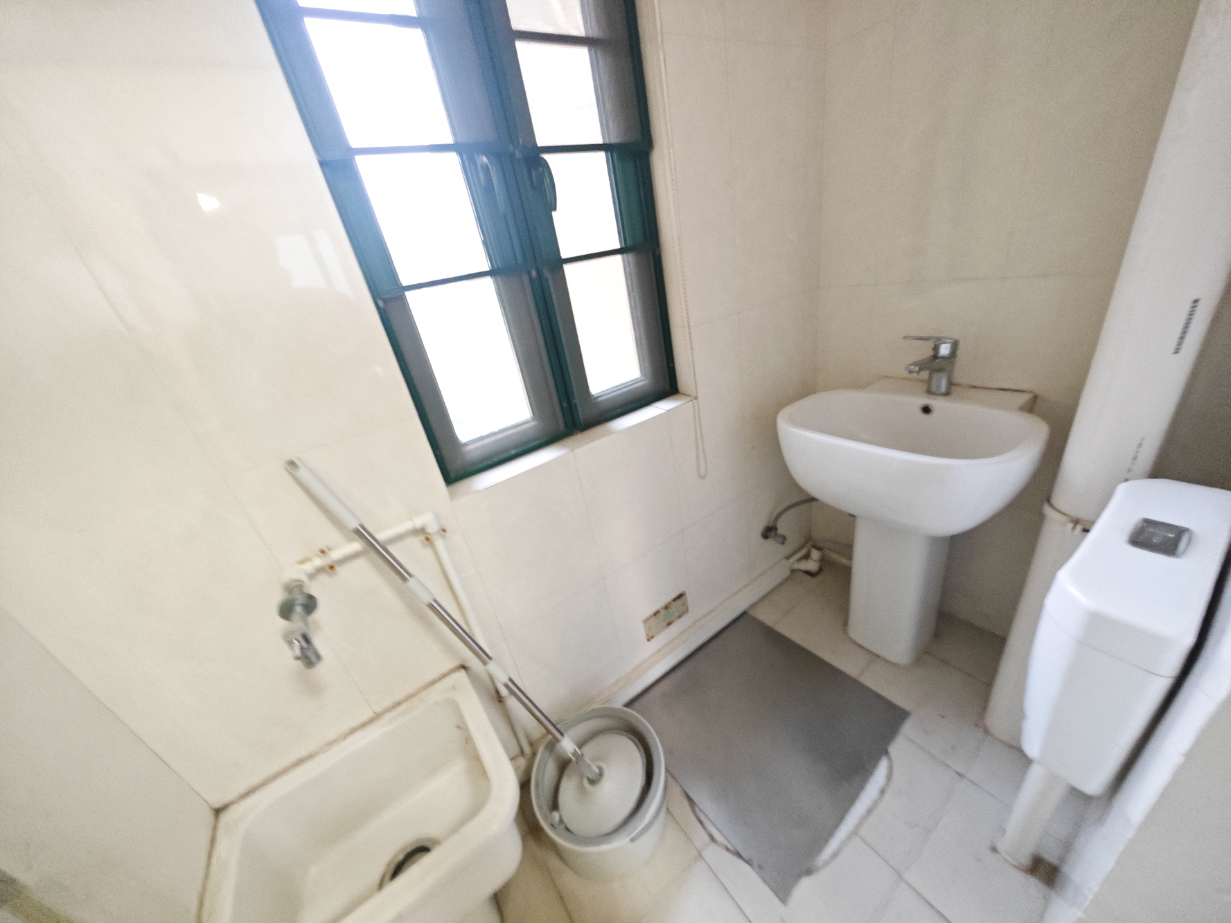 恒大城 5室2厅2卫 132.0万 恒大城 5室2厅2卫 132.0万卫生间