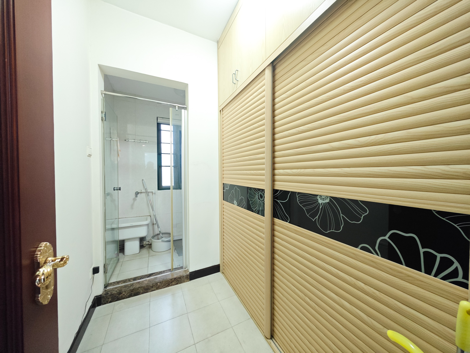 恒大城 5室2厅2卫 132.0万 恒大城 5室2厅2卫 132.0万卫生间