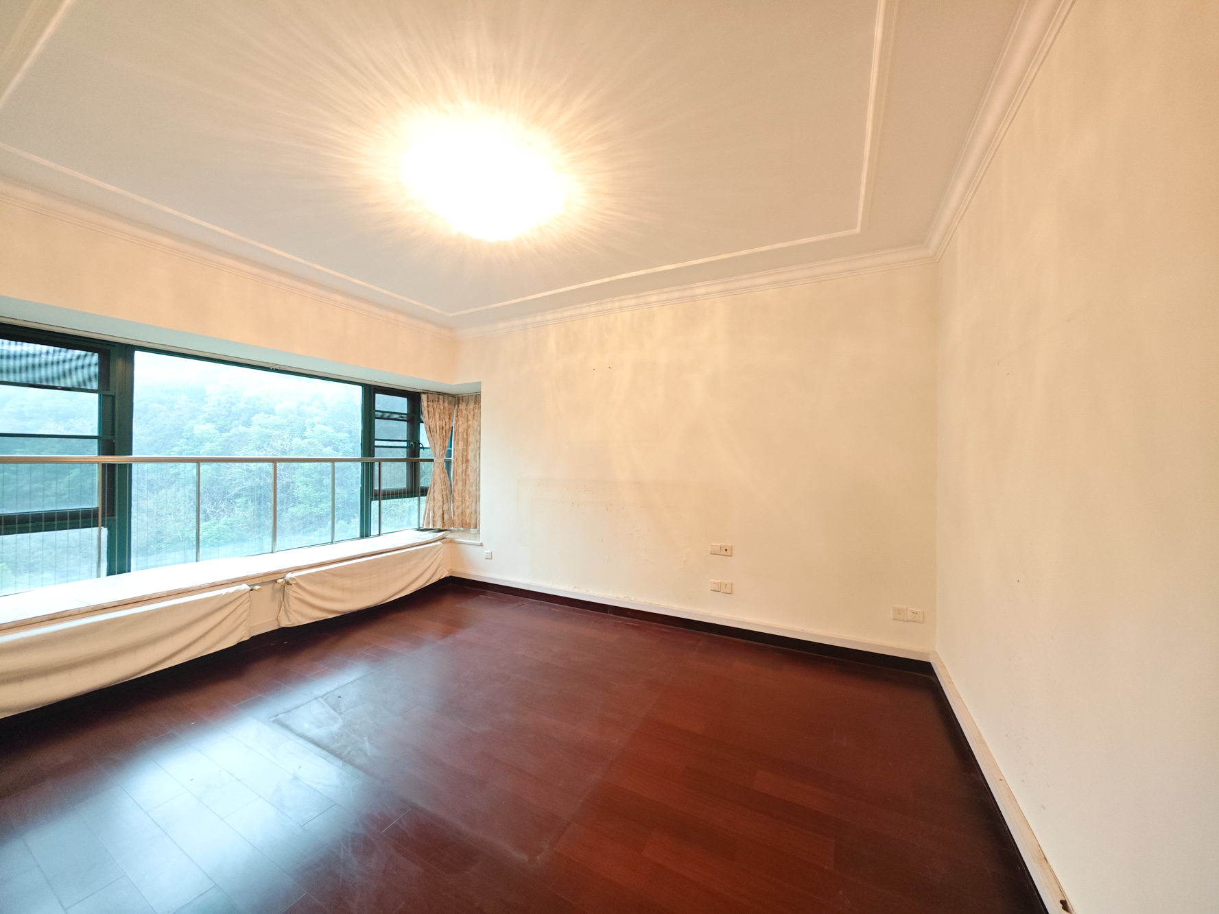 恒大城 5室2厅2卫 132.0万 恒大城 5室2厅2卫 132.0万卧室