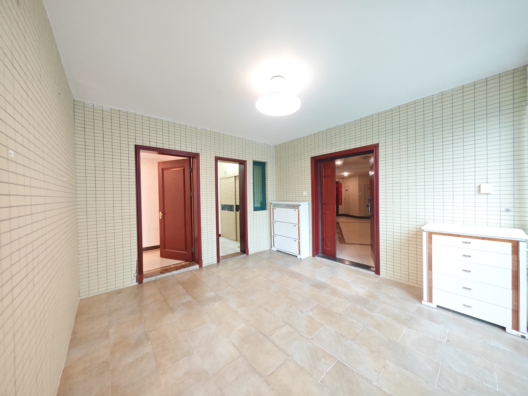 恒大城 5室2厅2卫 132.0万 恒大城 5室2厅2卫 132.0万阳台