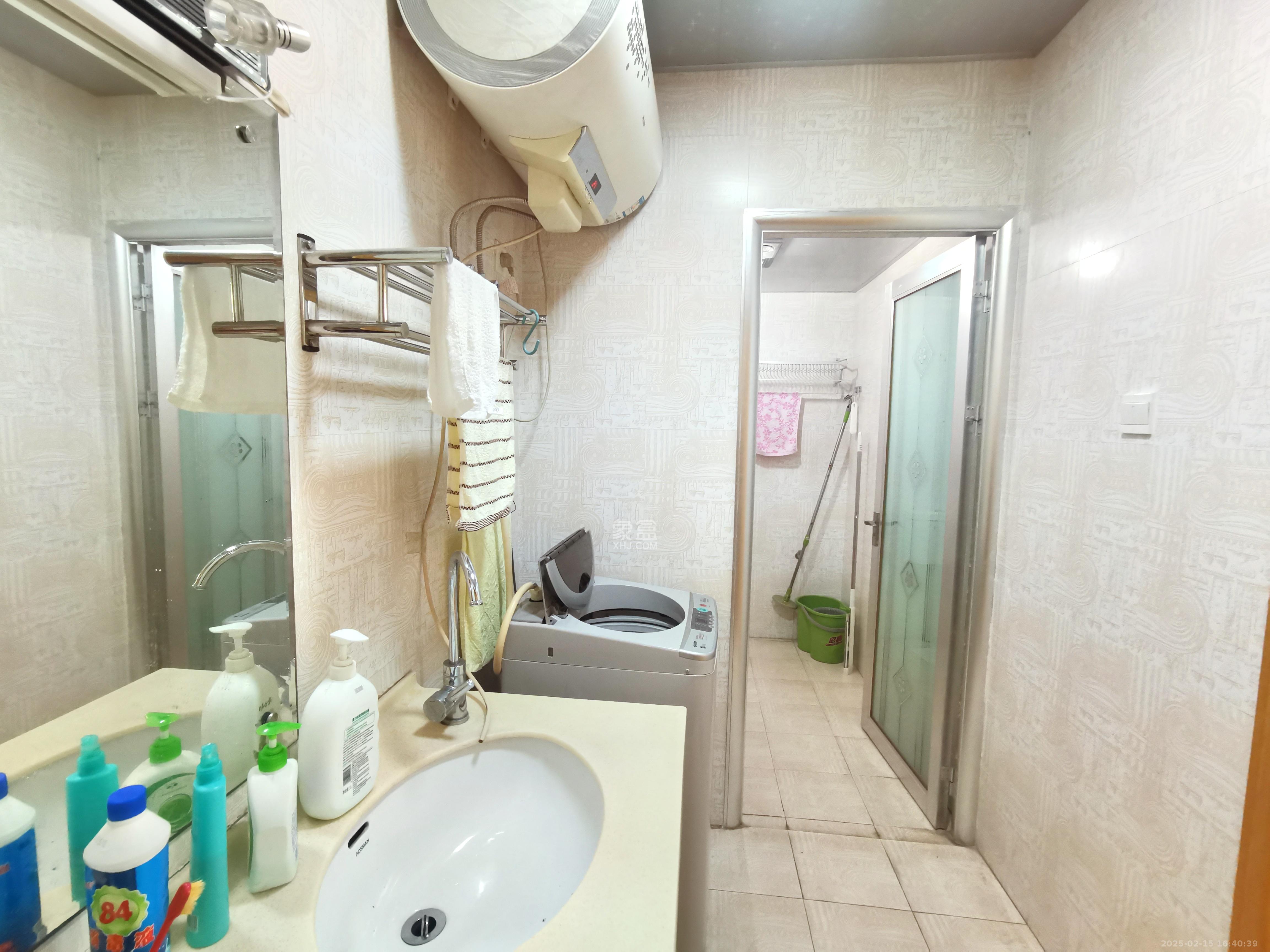 秀峰商贸城 2室2厅1卫 1700.0元/月 秀峰商贸城 2室2厅1卫 1700.0元/月室内图