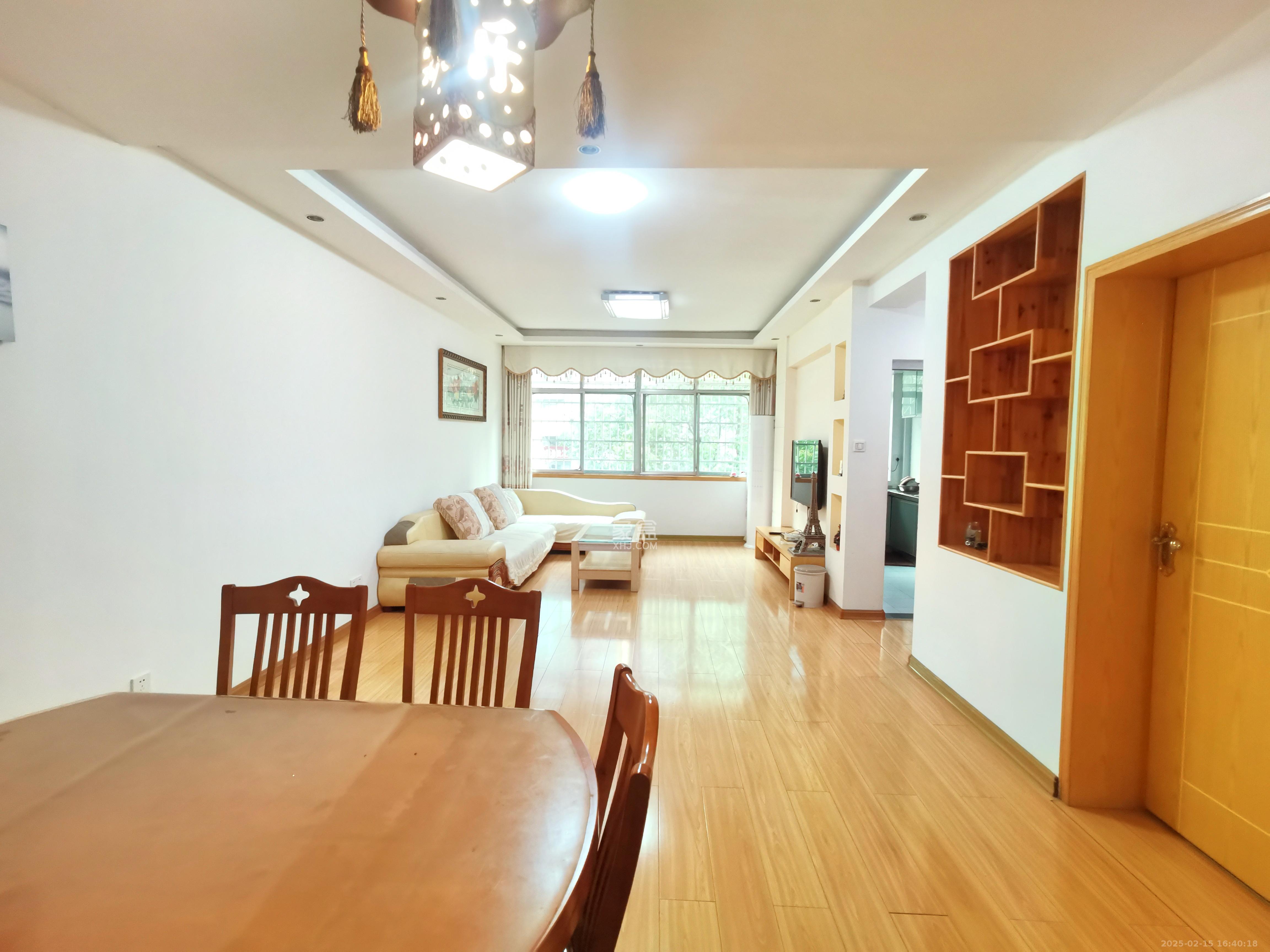 秀峰商贸城 2室2厅1卫 1700.0元/月 秀峰商贸城 2室2厅1卫 1700.0元/月室内图