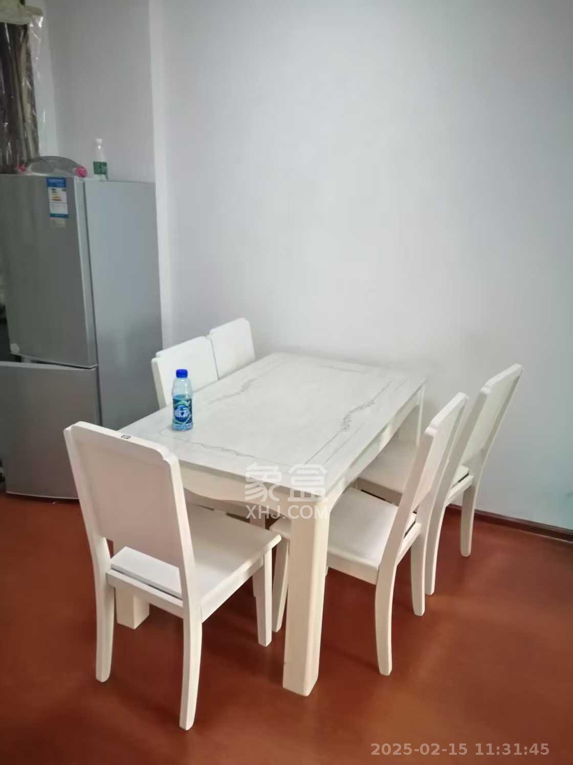 卓越蔚蓝海岸三期  2室2厅1卫   1800.00元/月室内图