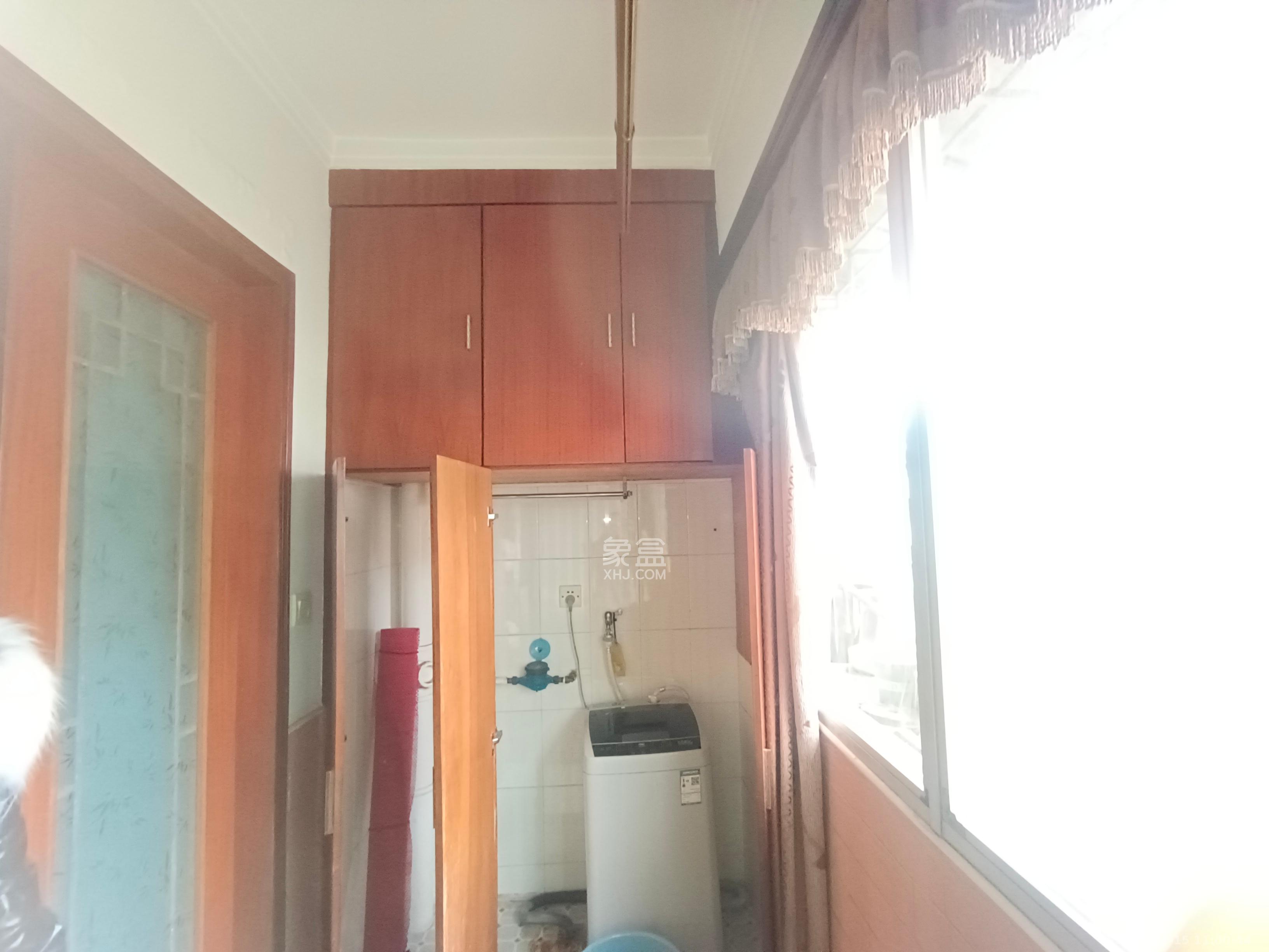 佳远小区(汽车西站) 3室2厅2卫 1900.0元/月 佳远小区(汽车西站) 3室2厅2卫 1900.0元/月室内图