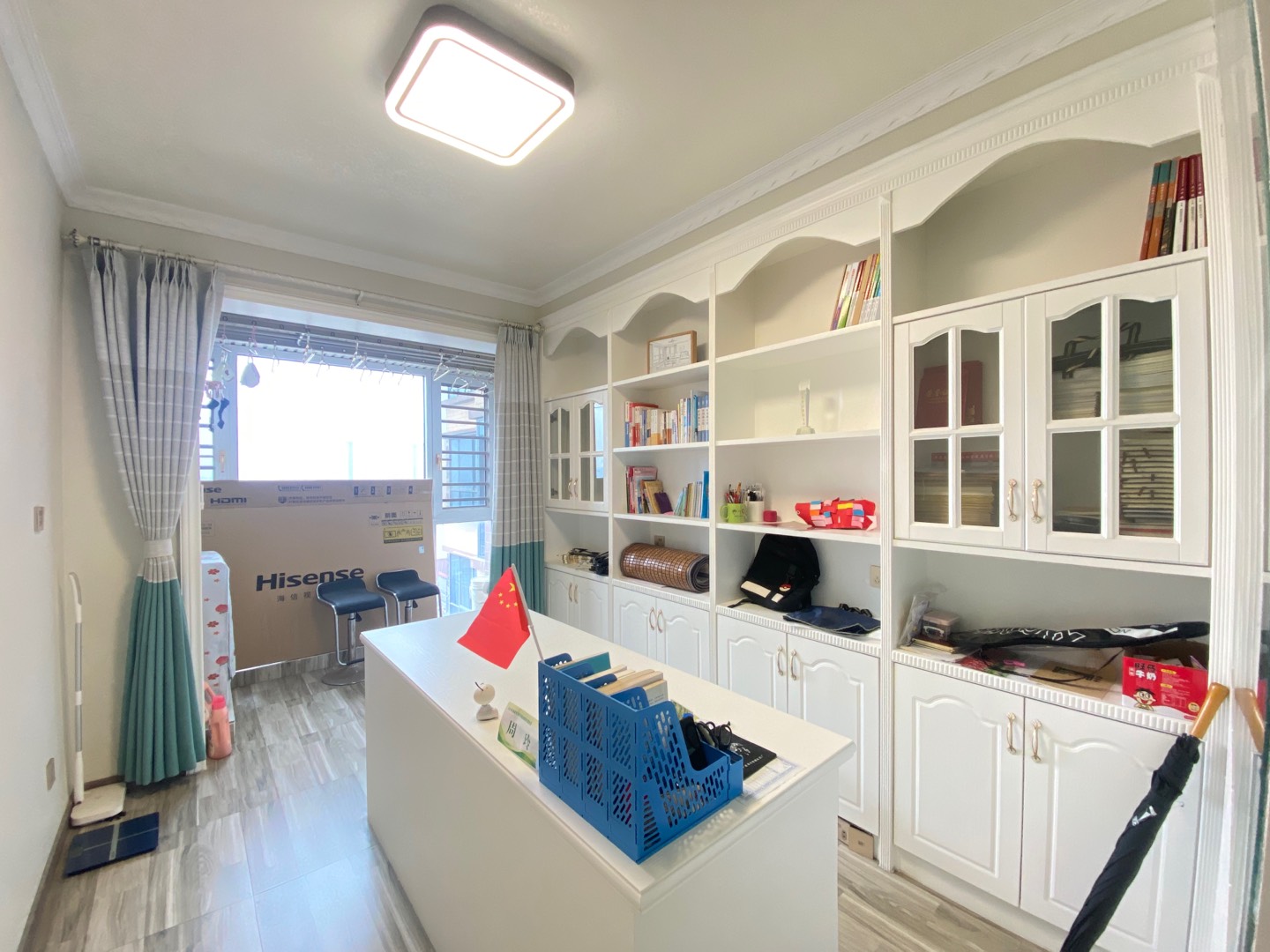 五洲锦城 4室2厅2卫 99.8万 五洲锦城 4室2厅2卫 99.8万客厅