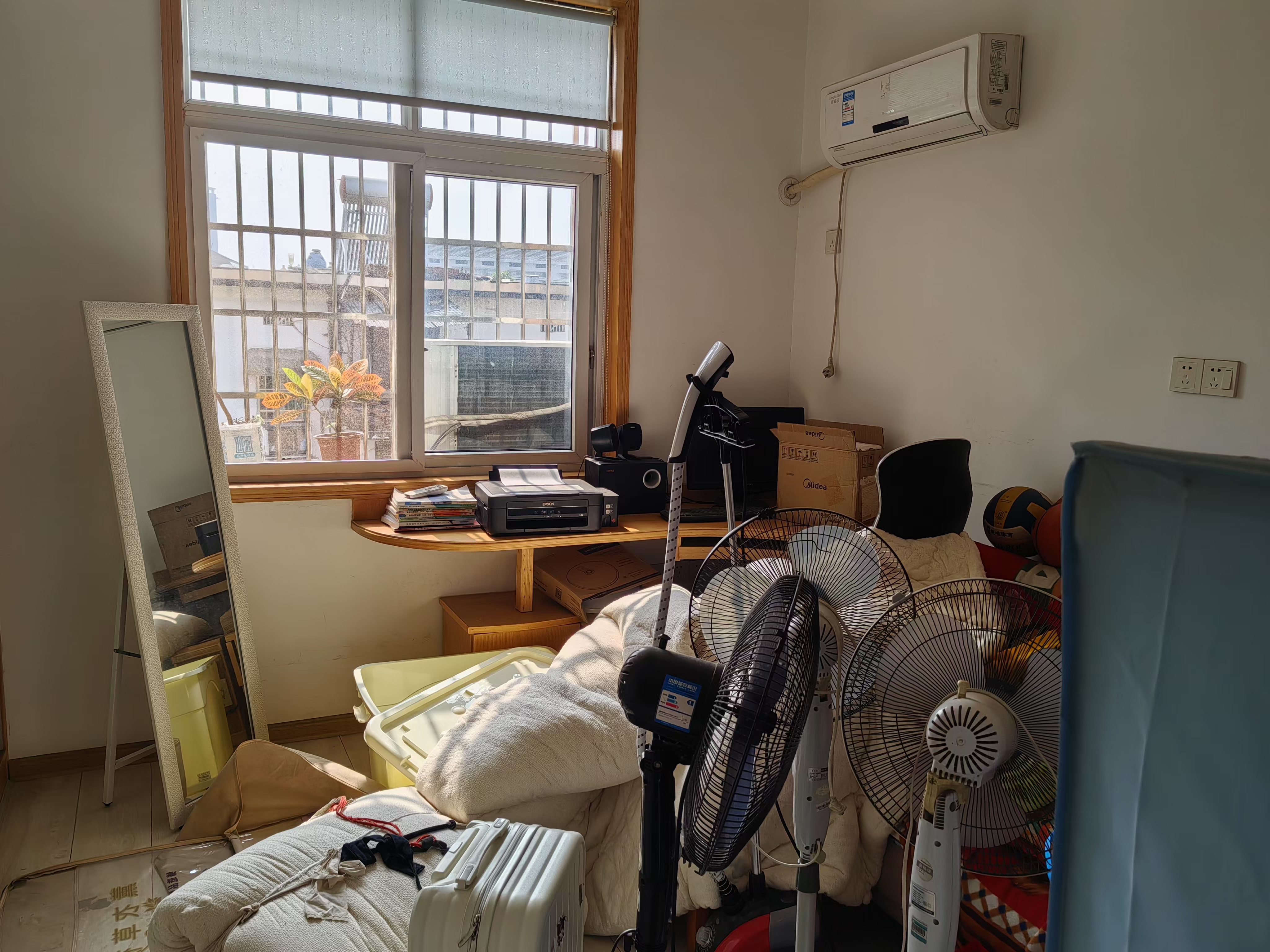 梓瑞小区  3室2厅1卫    1100.0元/月 梓瑞小区  3室2厅1卫    1100.0元/月室内图