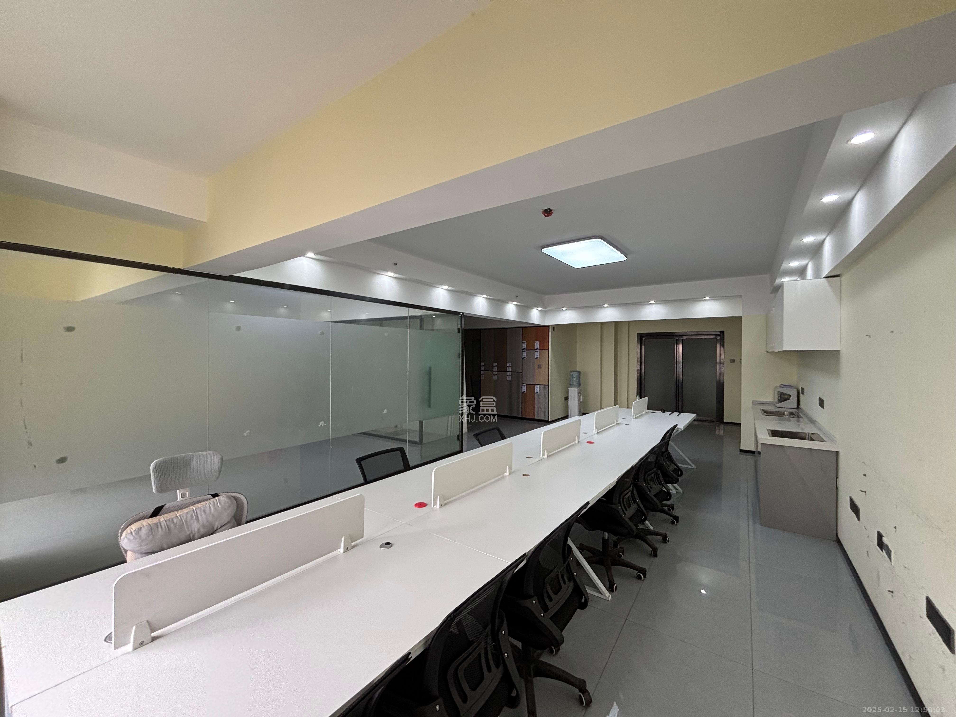 当代滨江MOMA  2室2厅1卫    4500.0元/月 当代滨江MOMA  2室2厅1卫    4500.0元/月室内图