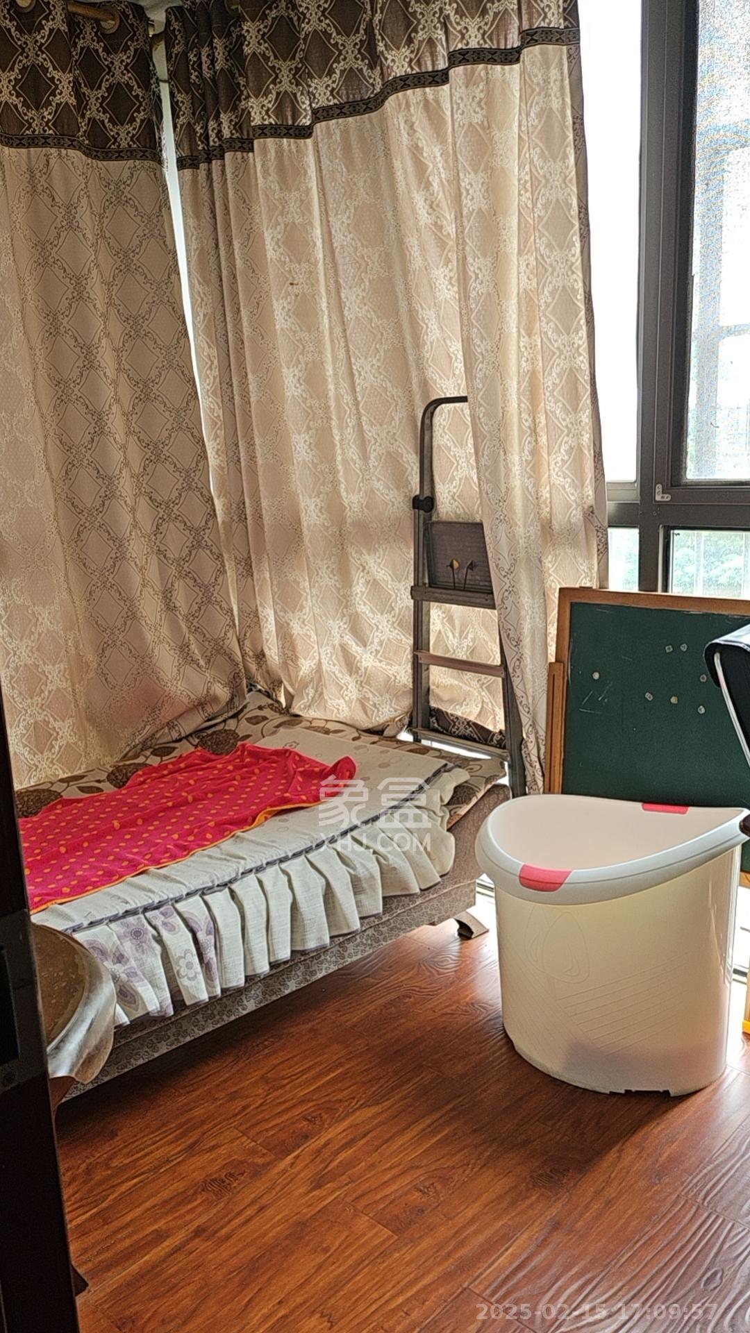 爵士湘 4室2厅2卫 2000.0元/月 爵士湘 4室2厅2卫 2000.0元/月室内图