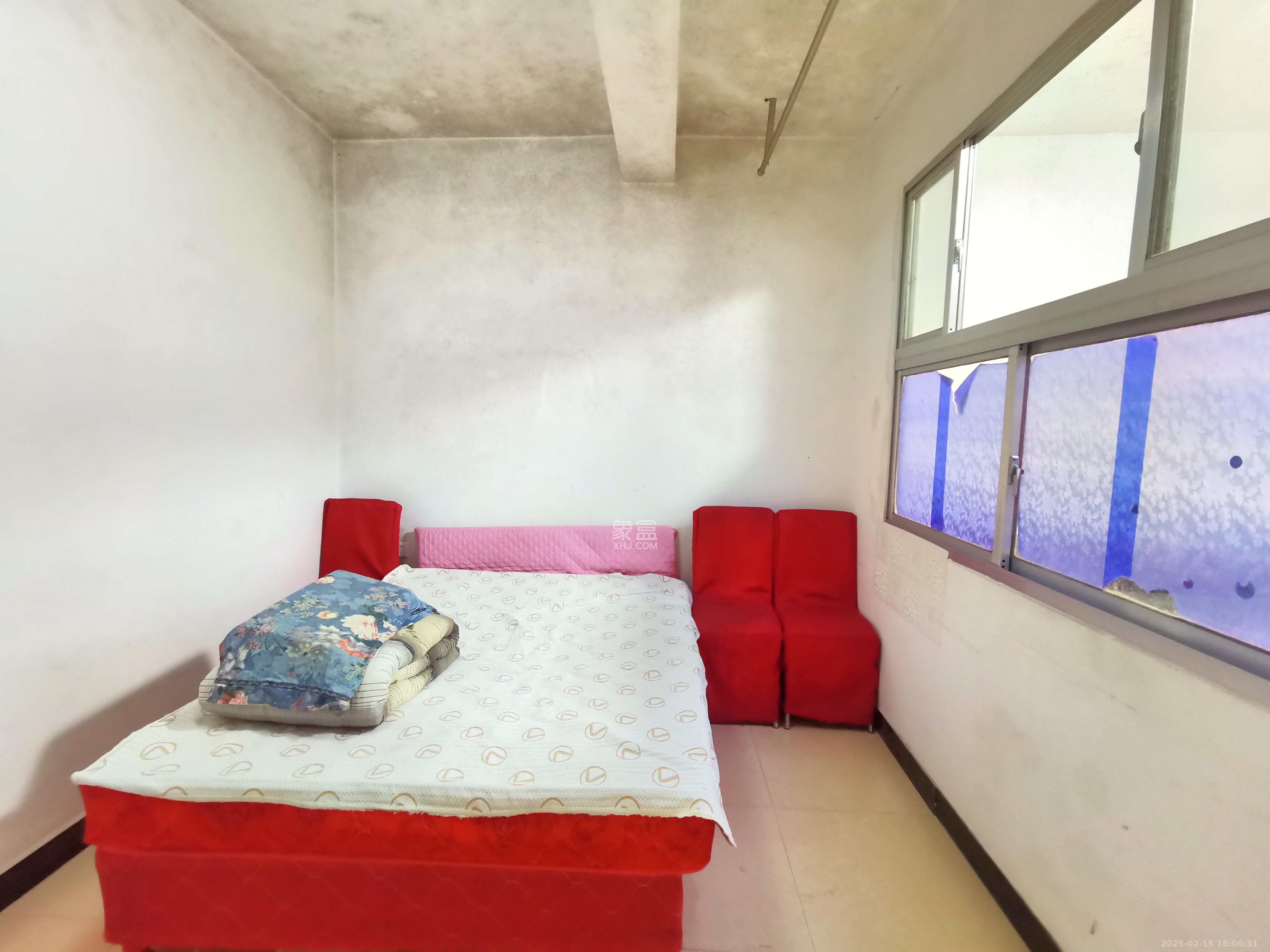 秀峰商贸城 4室2厅2卫 2188.0元/月 秀峰商贸城 4室2厅2卫 2188.0元/月室内图