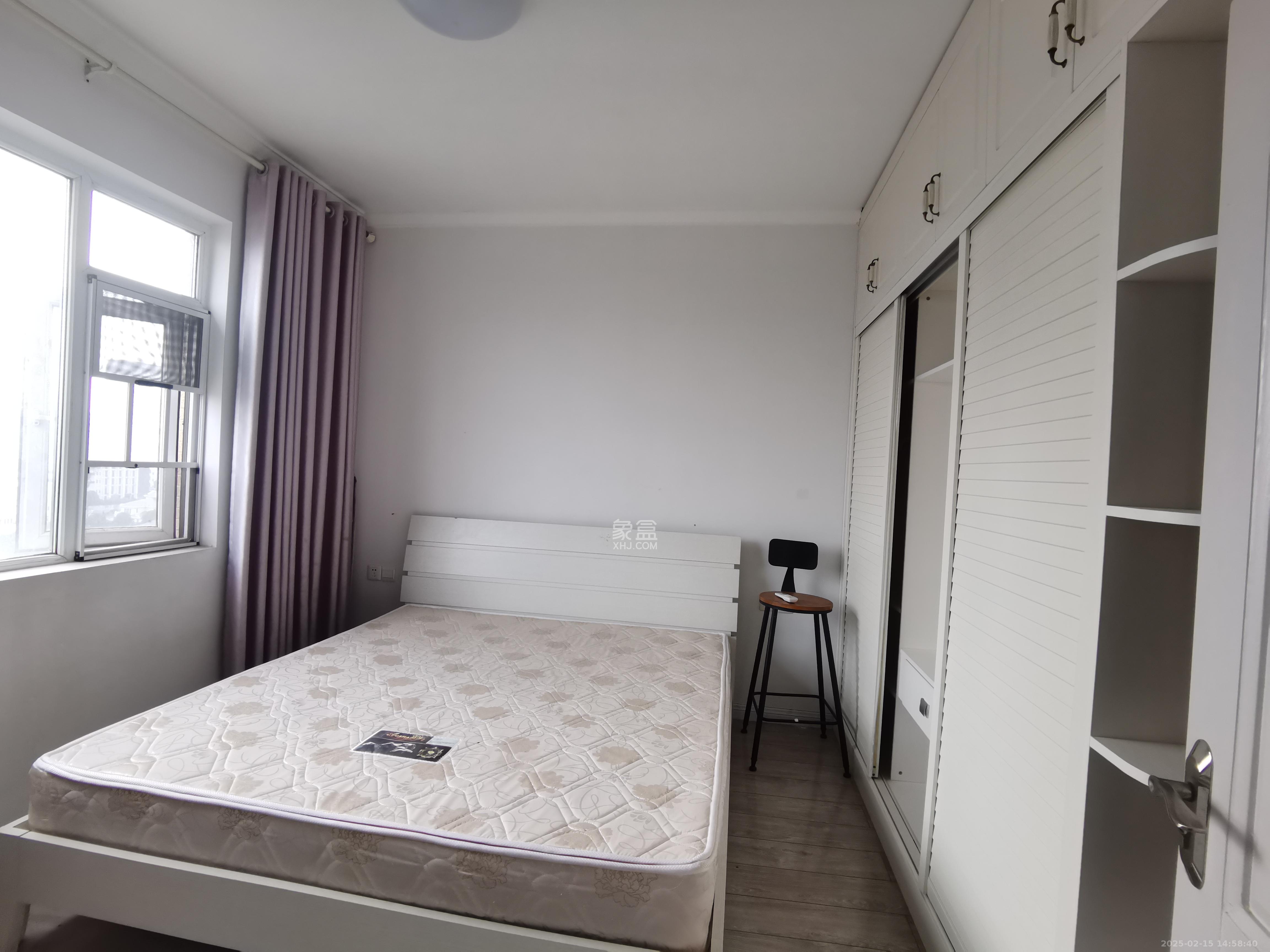 三一街区  3室2厅2卫   1800.00元/月室内图