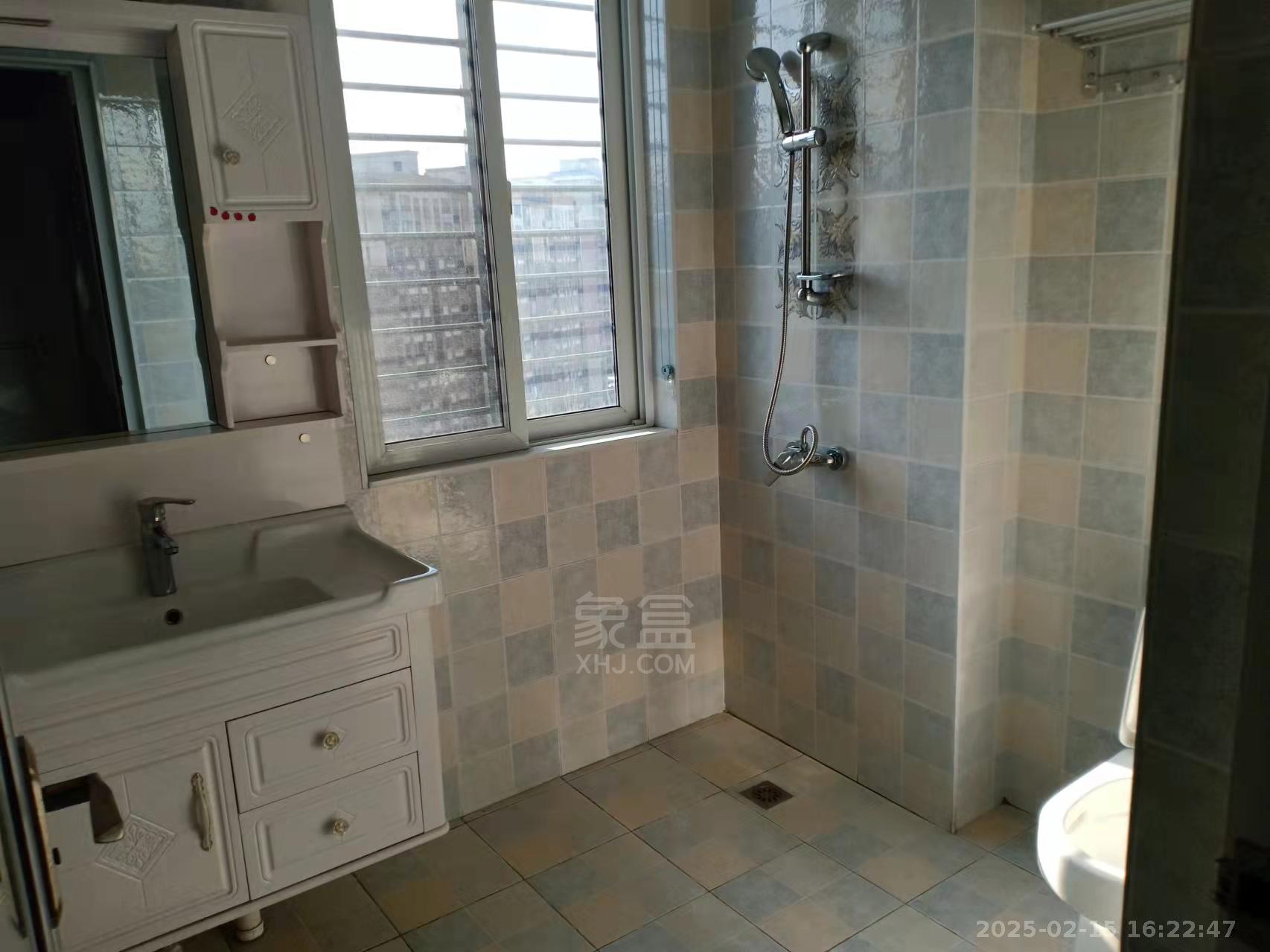 翠谷城 4室2厅2卫 2000.0元/月 翠谷城 4室2厅2卫 2000.0元/月室内图