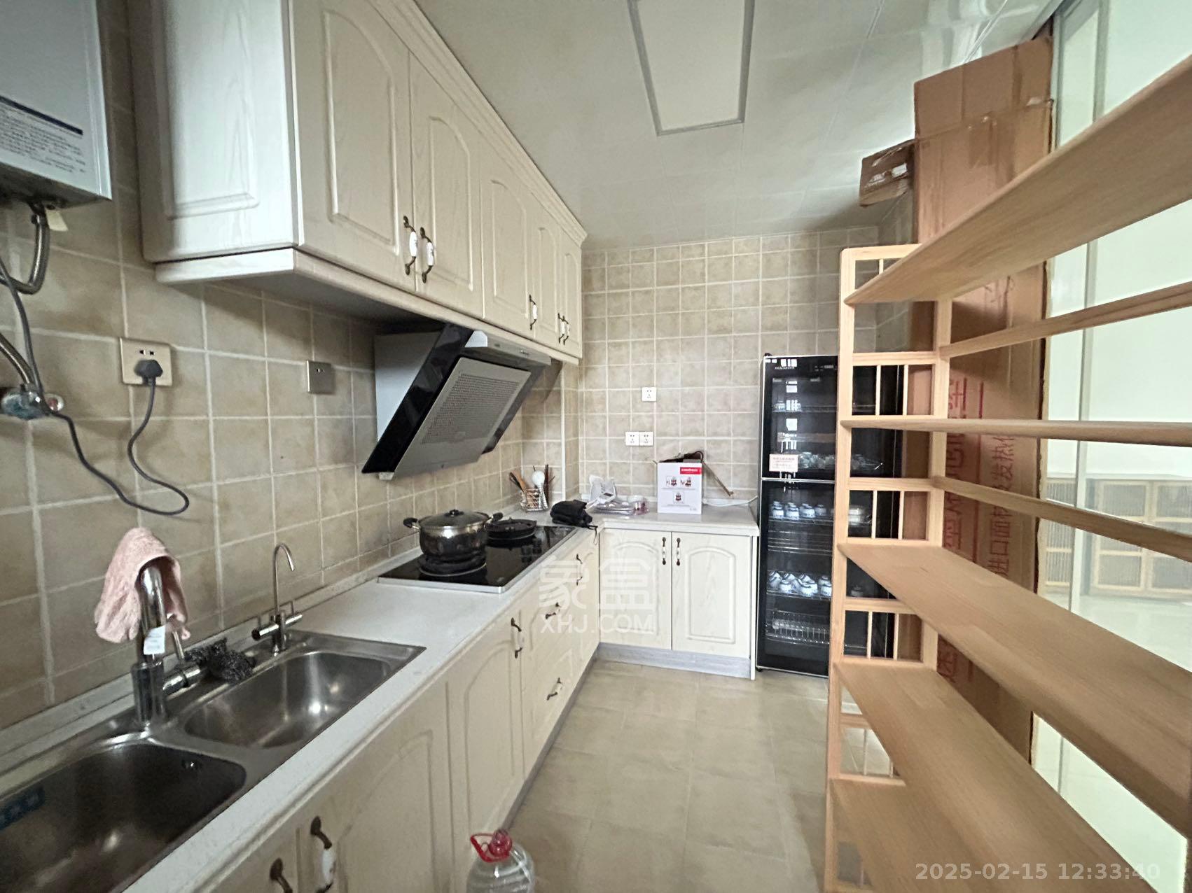 怡海星城  3室2厅2卫    2300.0元/月室内图