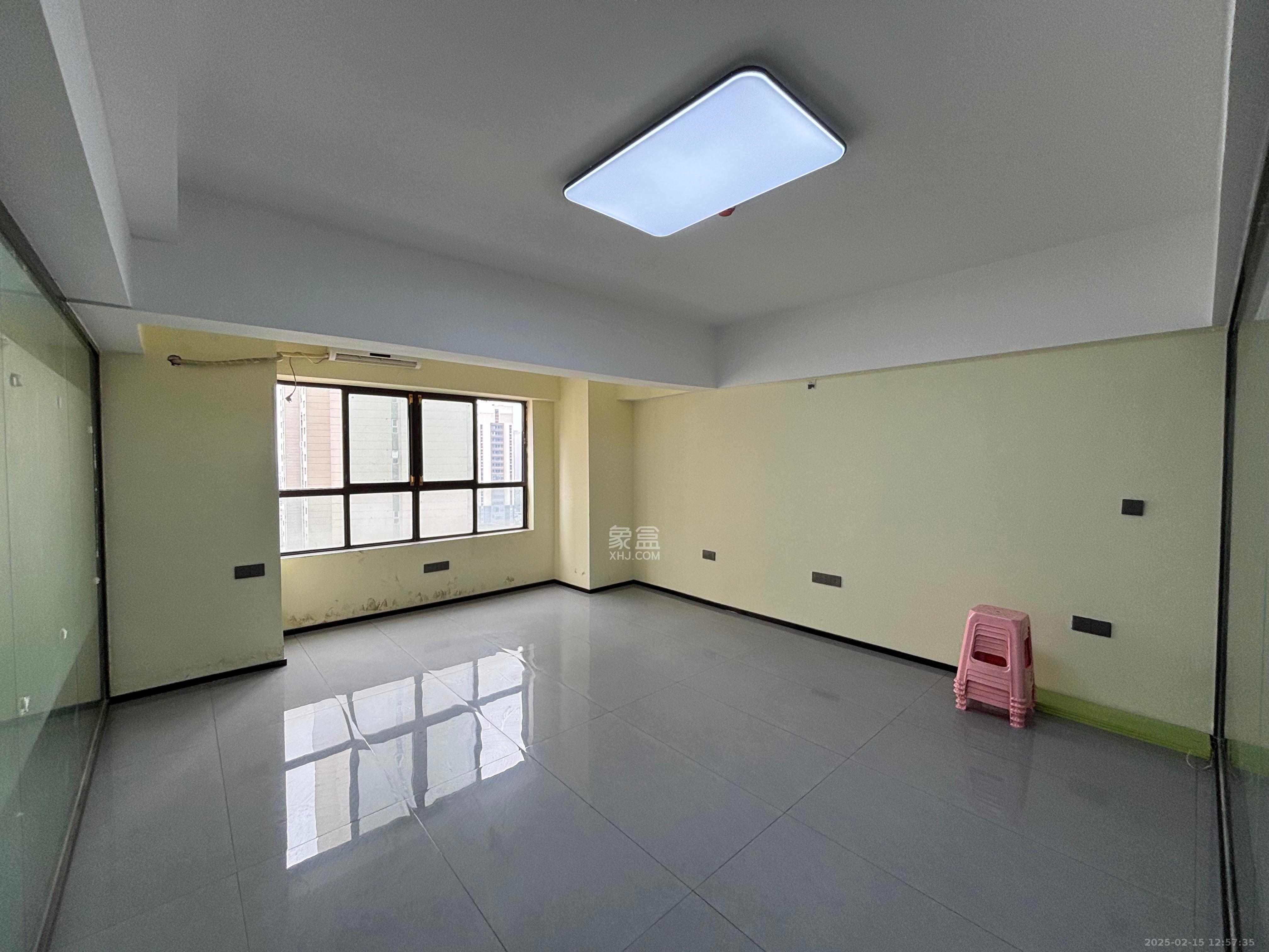 当代滨江MOMA  2室2厅1卫    4500.0元/月 当代滨江MOMA  2室2厅1卫    4500.0元/月室内图