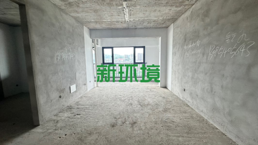 江与城  4室2厅2卫   101.00万客厅